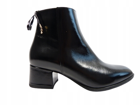 Černé kožené lesklé kotníkové boty, boty Sala 37, zateplené boty kotníkové boty