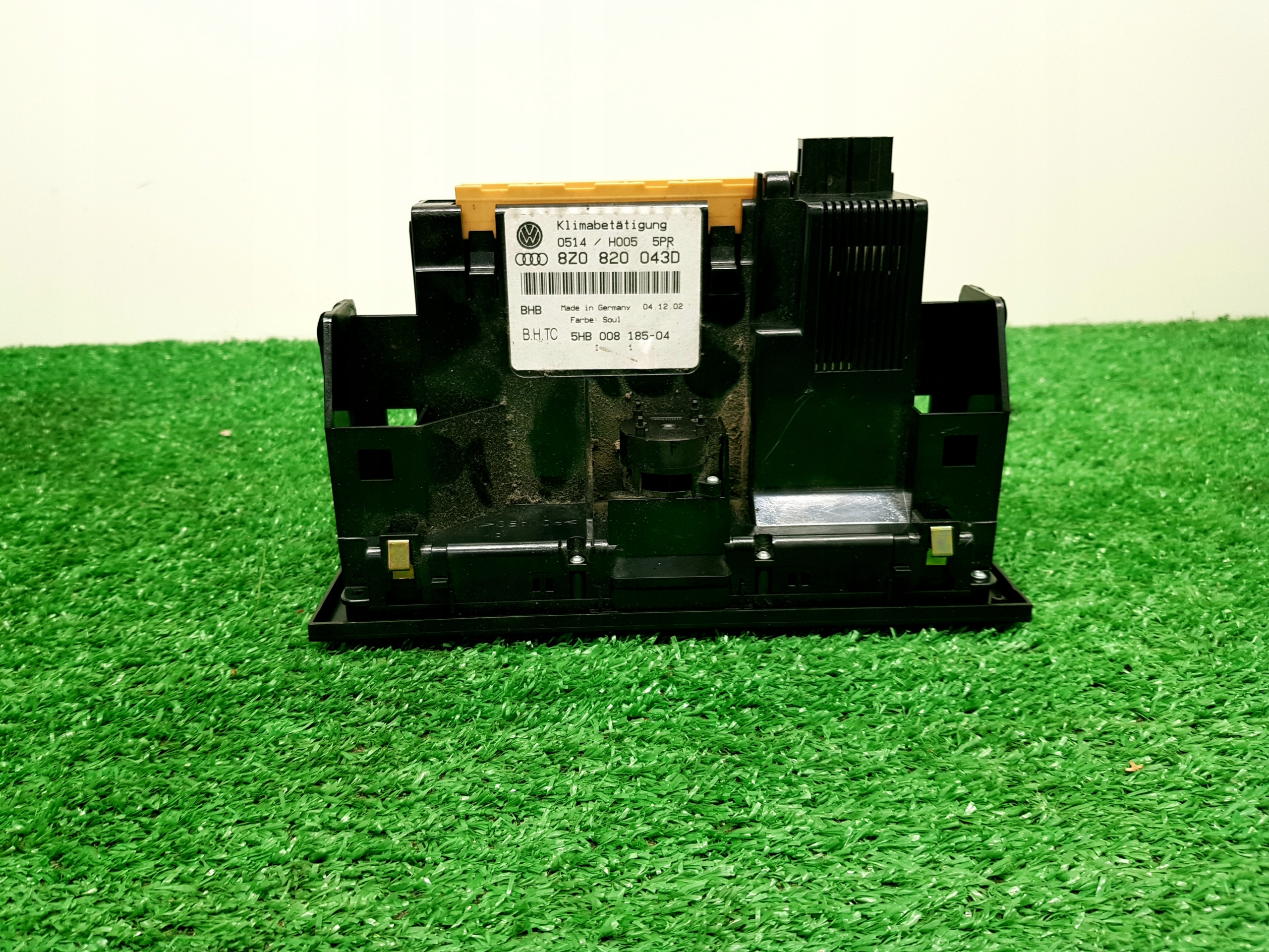 upravljačka rešetka ventilacije AUDI A2 8Z0820043D