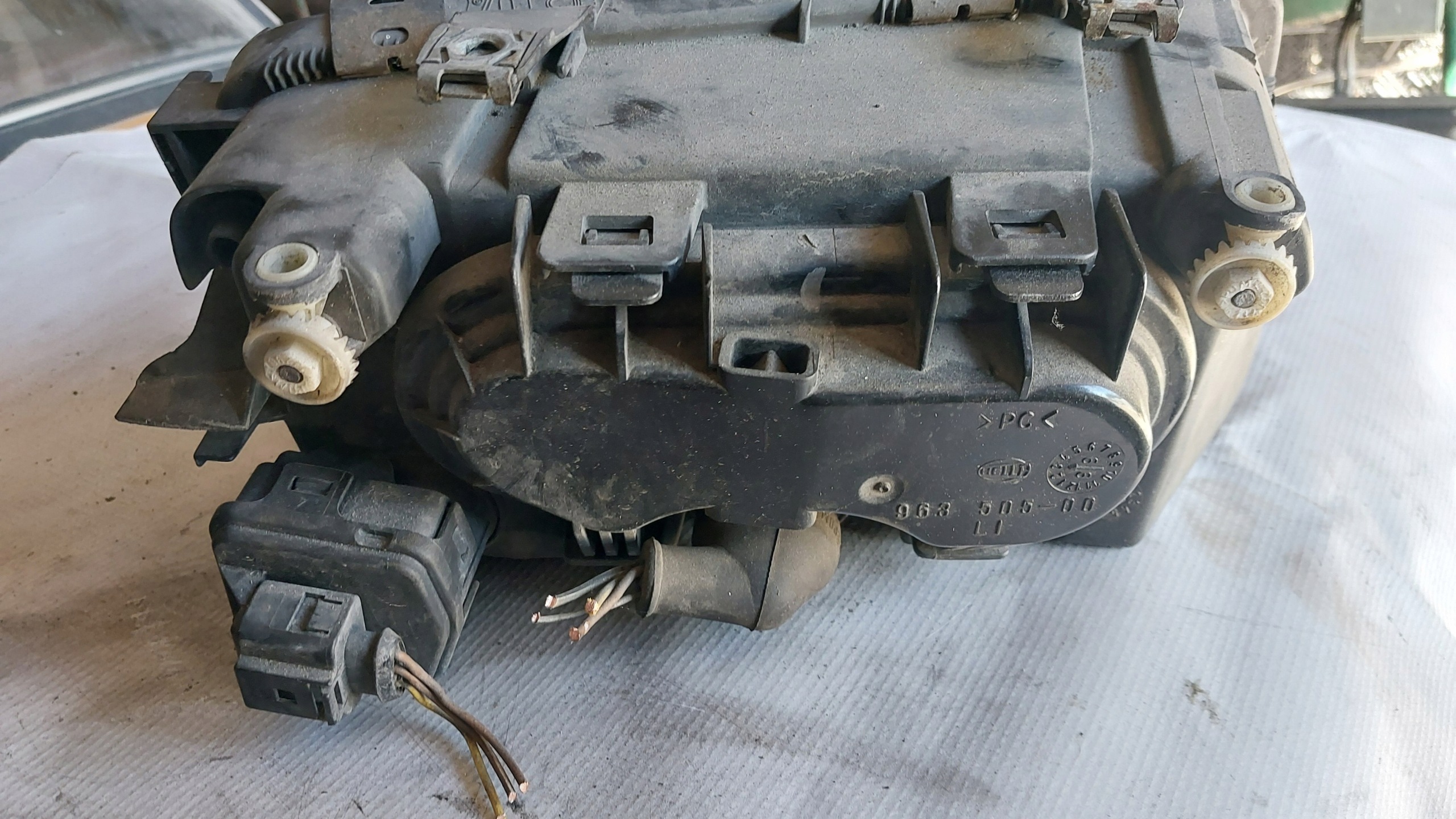 light REFLEKTOR left front AUDI A3 8L 96-00 R. HELLA ORGINAL