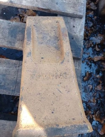 Зуб ковша система CAT J460 колпачок 9N4452