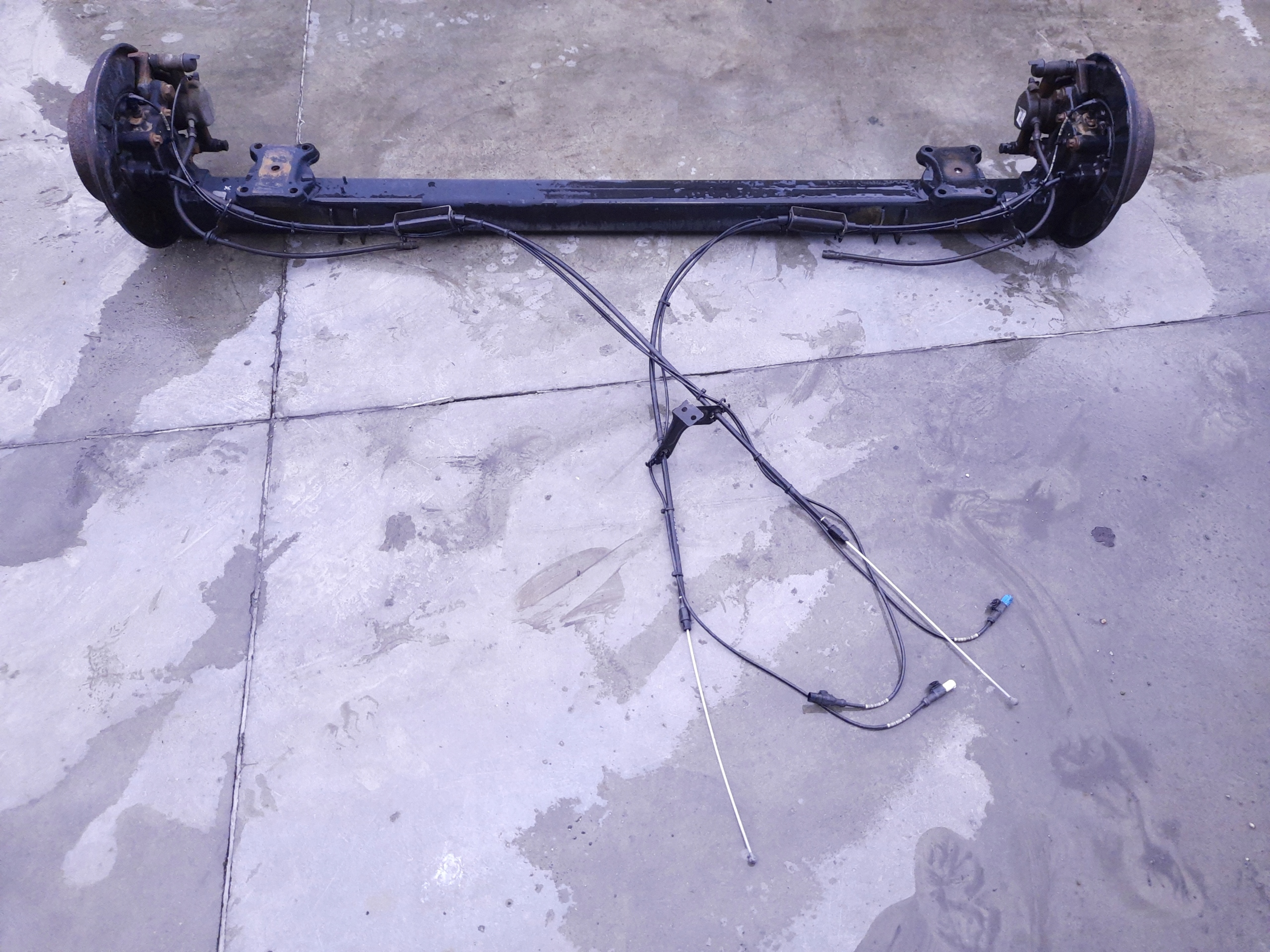 MERCEDES 910 BELKA OŚ TYŁ ZAWIESZENIE