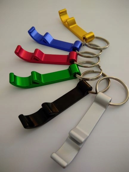BRELOK DO KLUCZY Z LOGO OTWIERACZ DO BUTELEK - 300 Marka inny