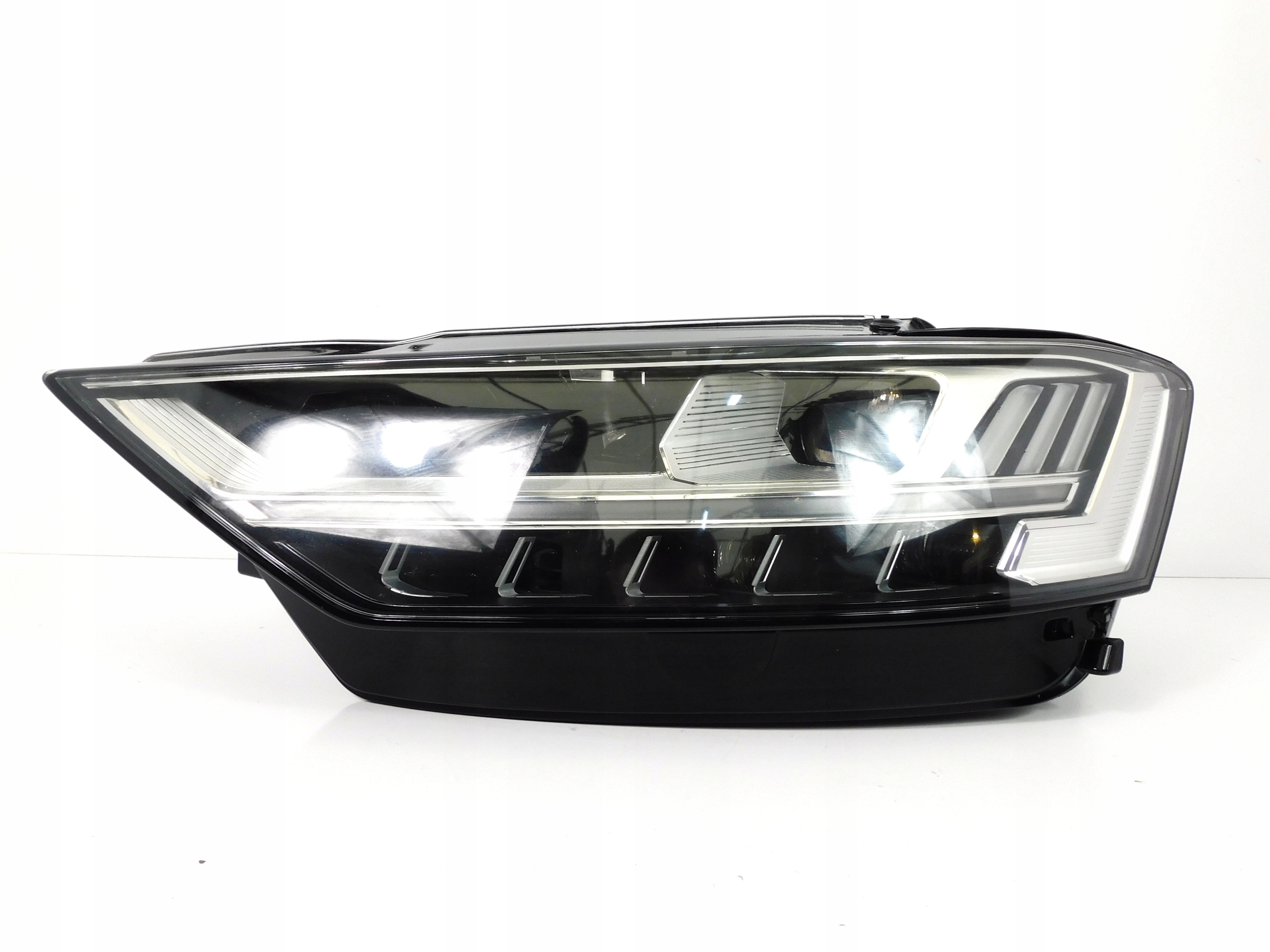 AUDI A8 D5 4N LAMPA LEWA MATRIX 4N0941035