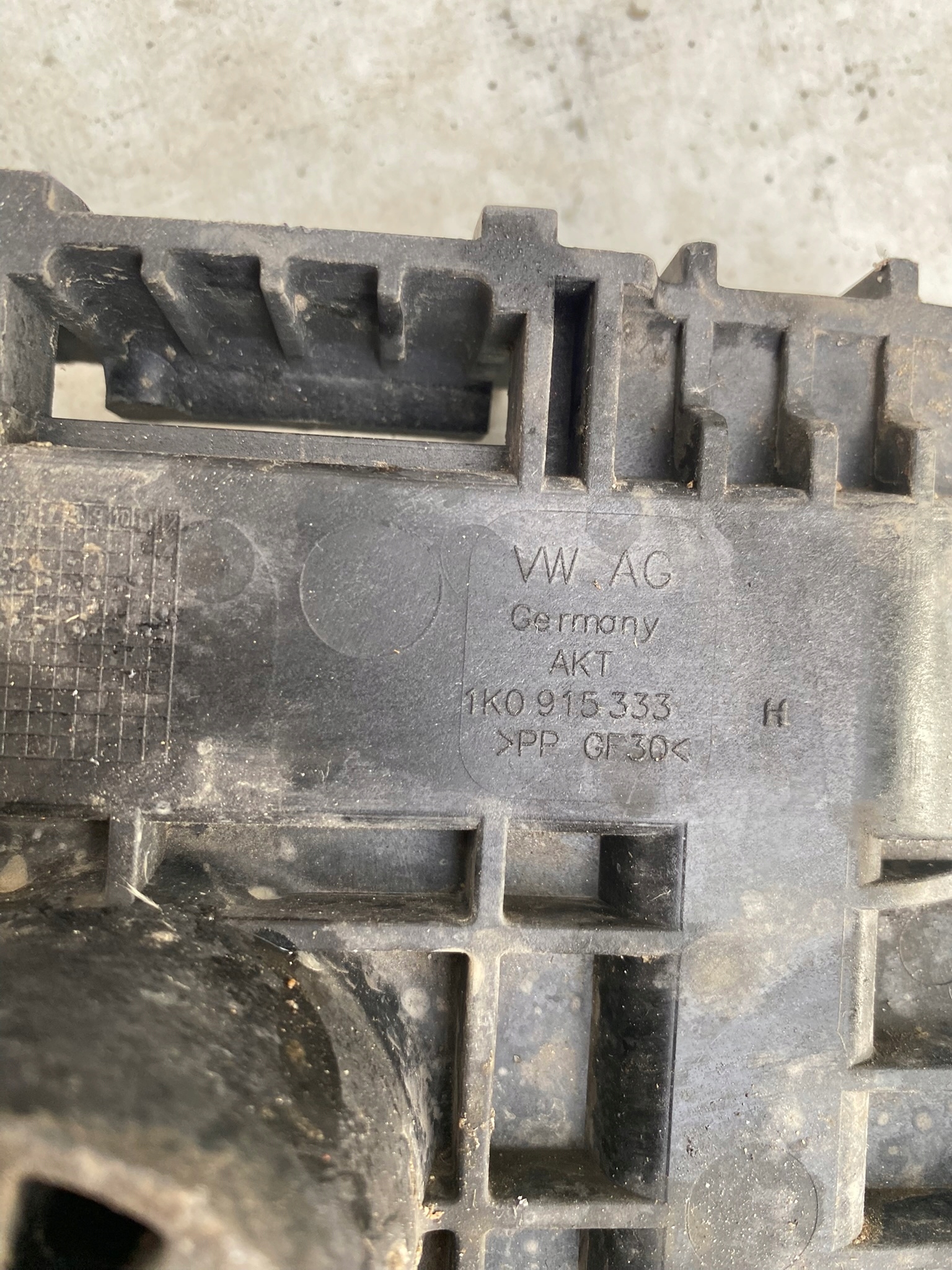 VW GOLF V 03-08 SCATOLA per batteria 1K0915333C
