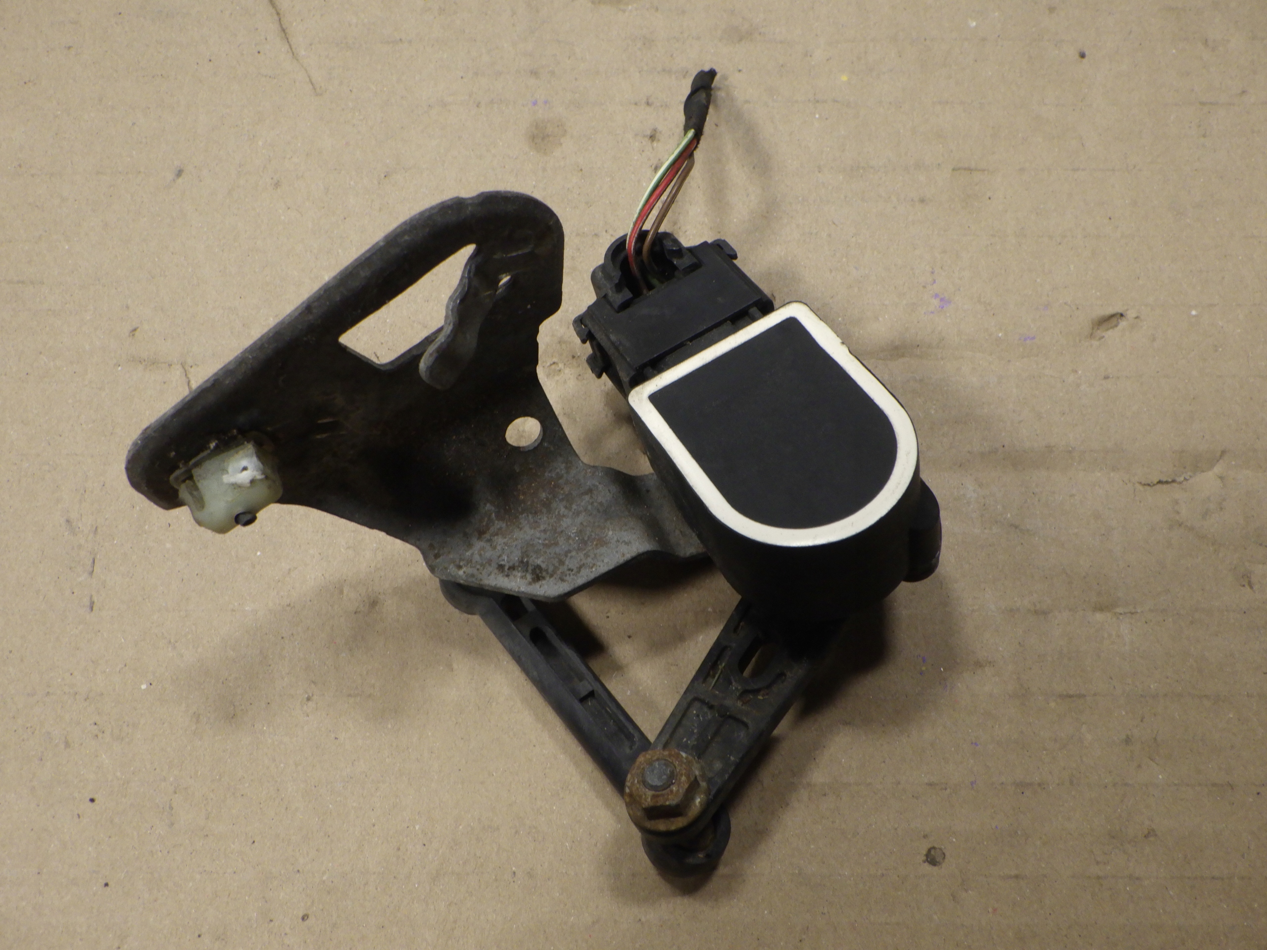 CZUJNIK POZIOMOWANIA ŚWIATEŁ MERCEDES W246 B-KLASA