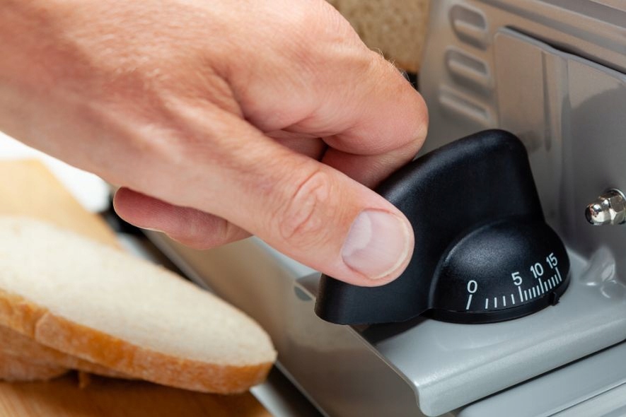 KRAJALNICA ELDOM KR400 DO CHLEBA I WĘDLIN Model KR400