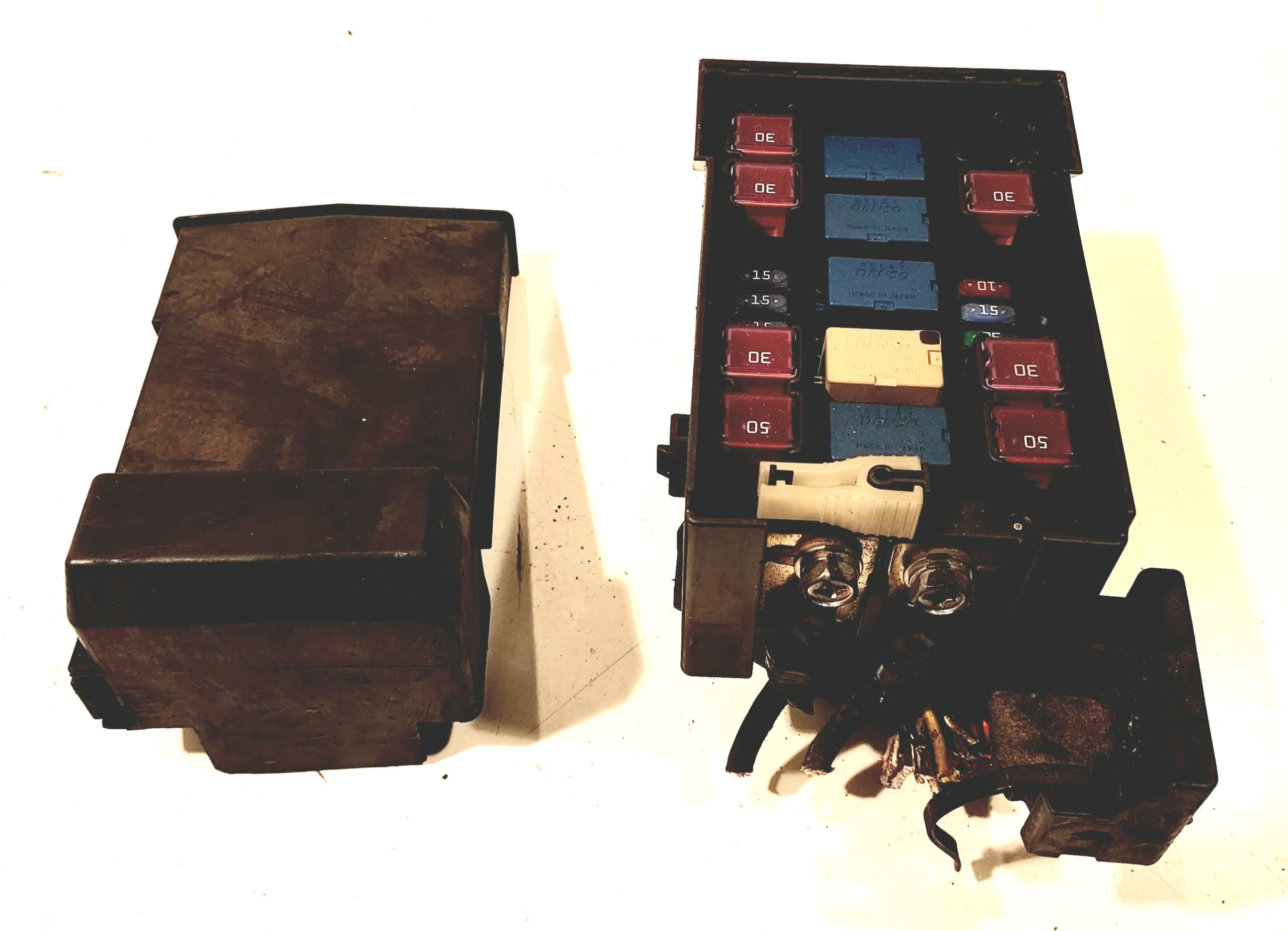 fuse box SUZUKI SWIFT MK6