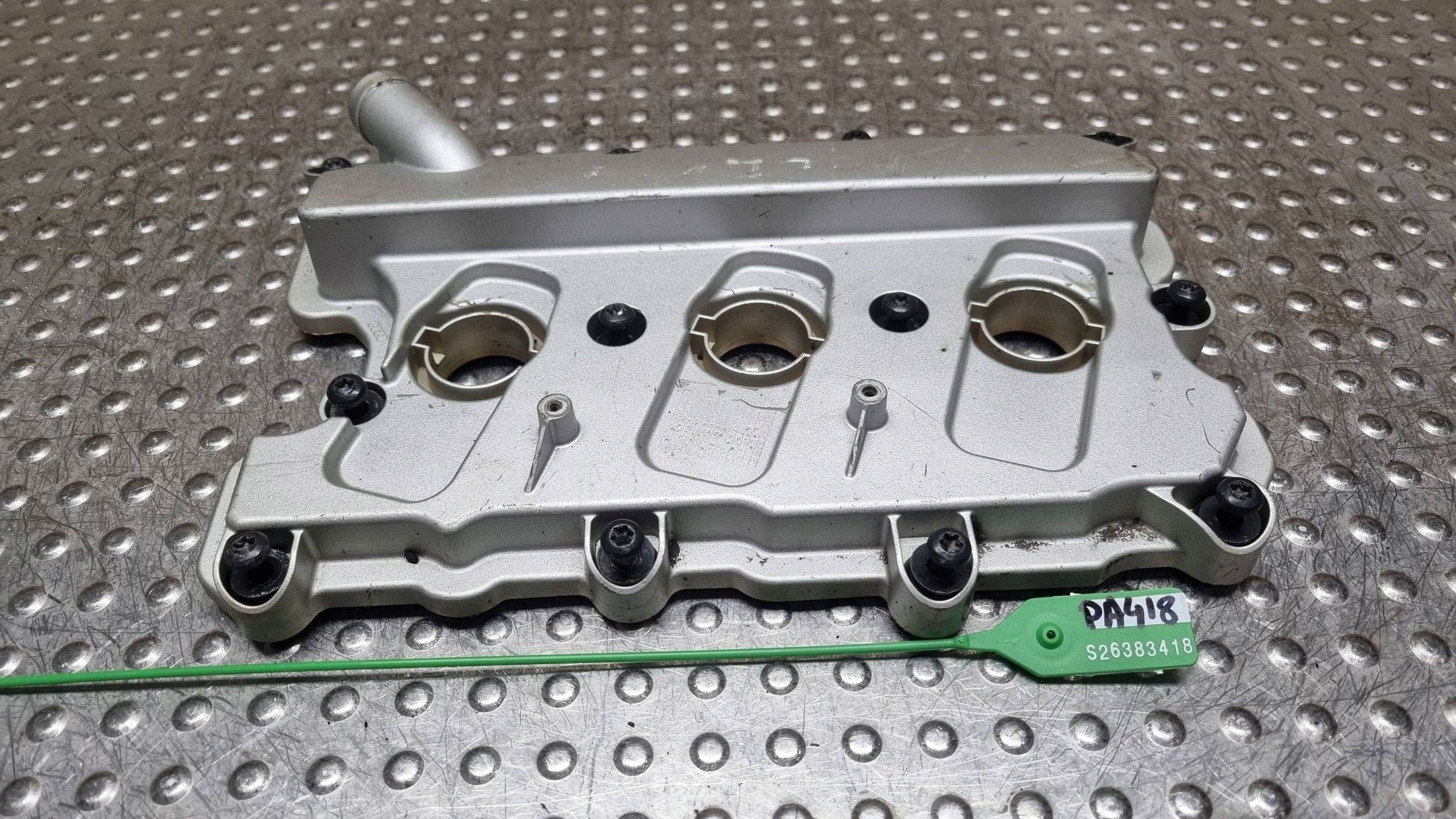 Abdeckung der Ventile rechts 06E103472N AUDI A4 B7 A6 C6 3,2FSI CAL