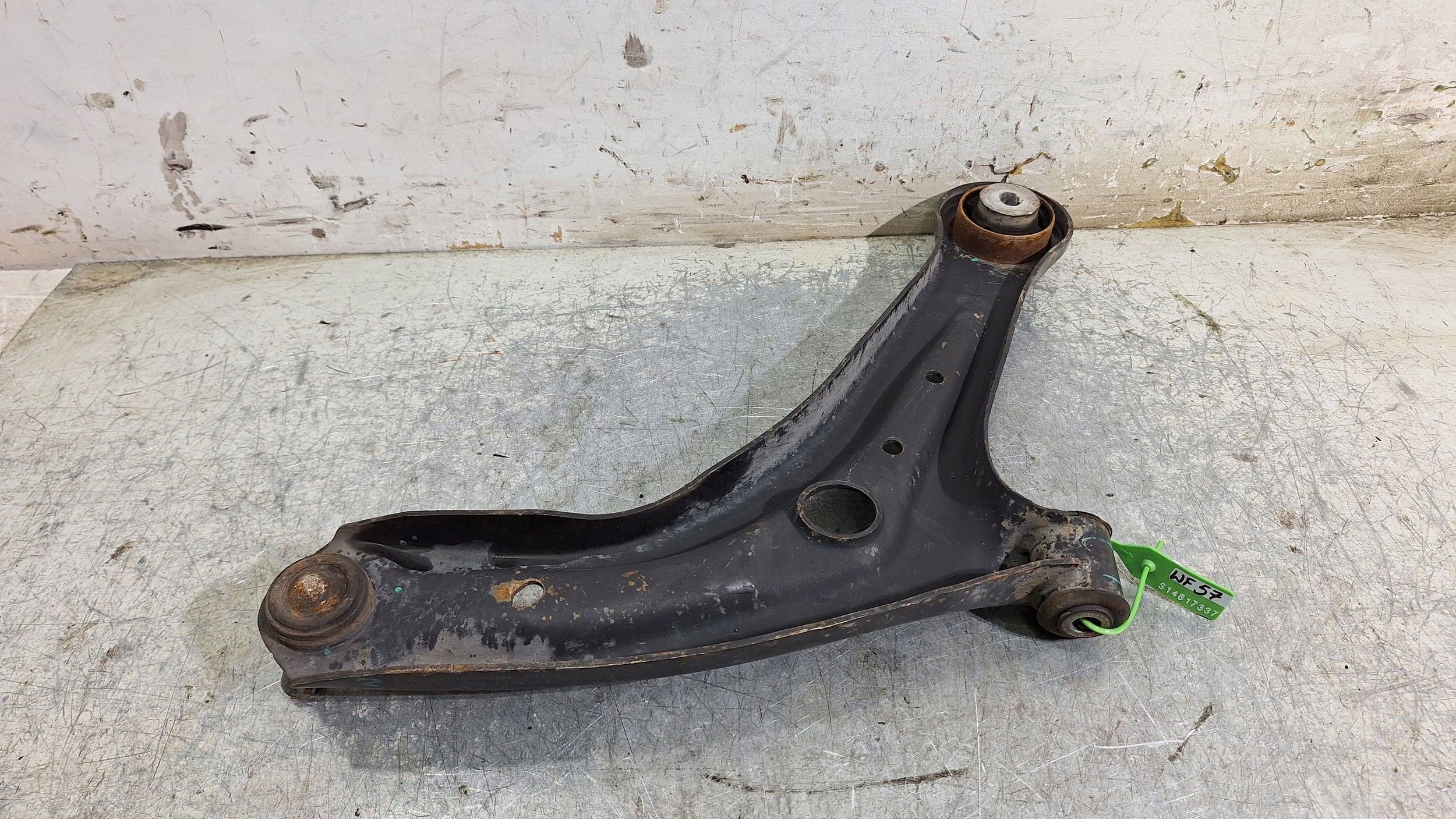 arm left front E4B1-3051-A2D FORD KA plus
