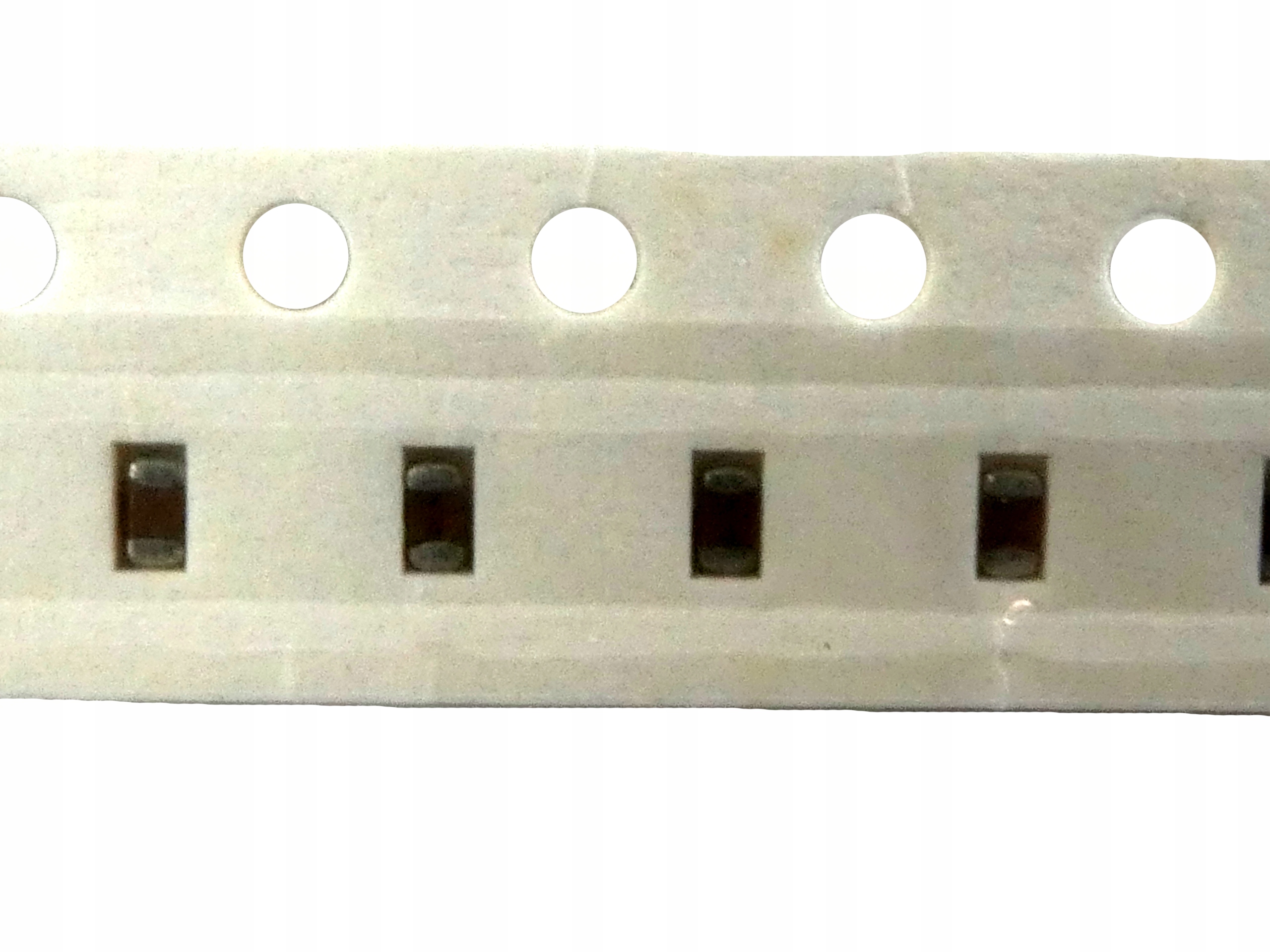 

Ceramiczny MLCC 2,7nF 10% 50V DC 0603 100szt