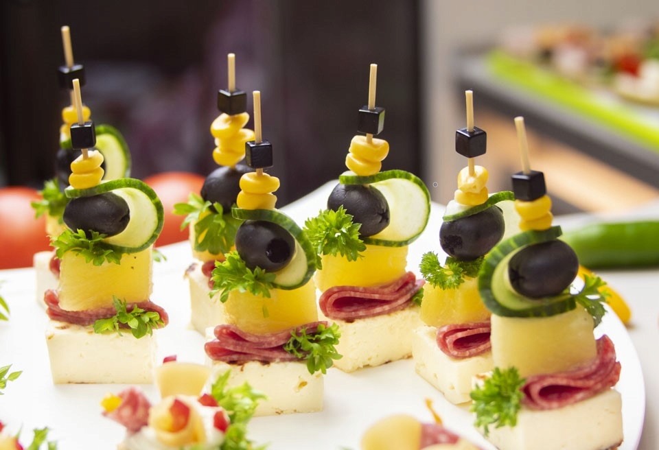 WYKAŁACZKI BAMBUSOWE PATYCZKI KORECZKI PIKERY EKO JEŻ PRZYJĘCIA GRILL Rodzaj wykałaczki