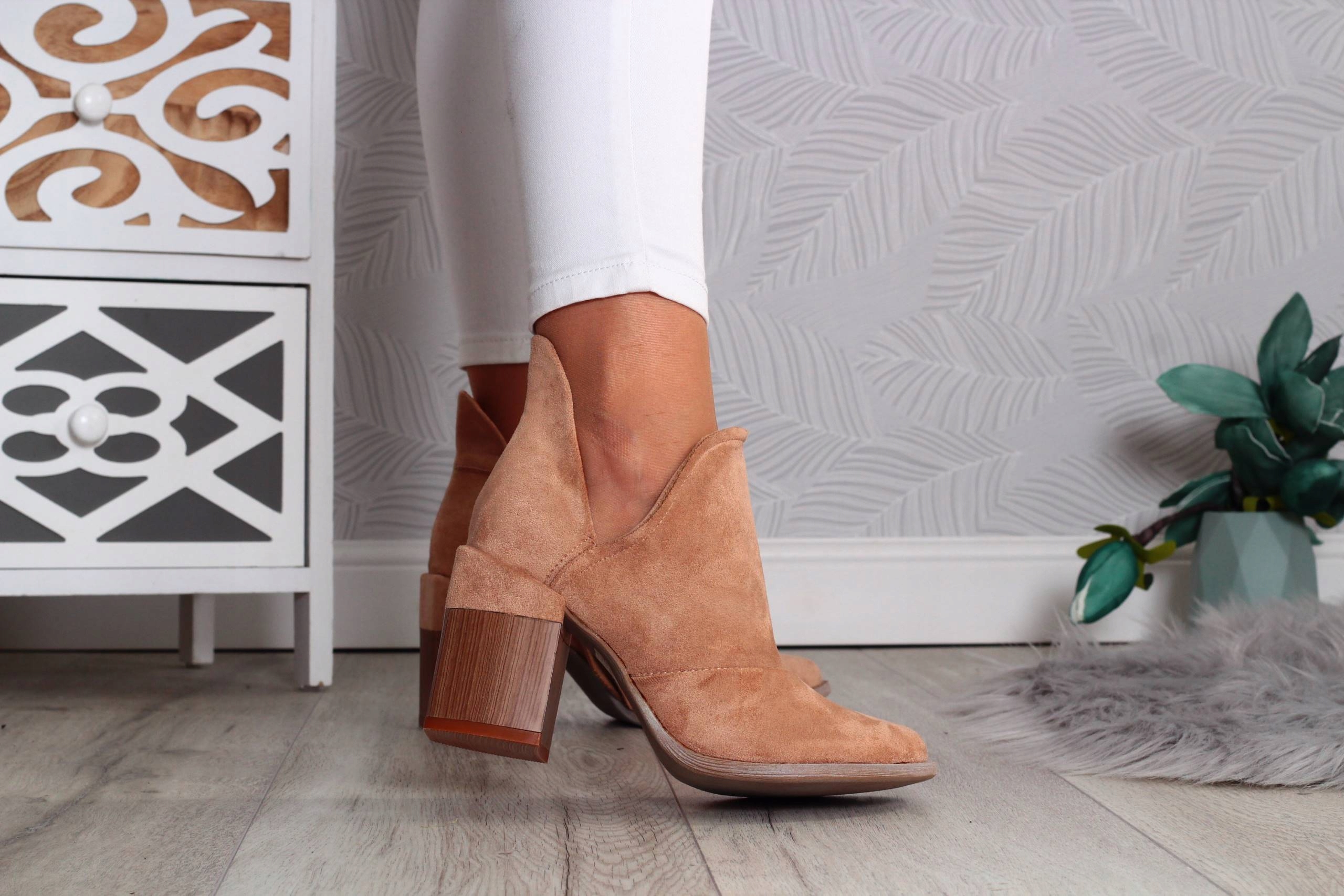 BOTKI BUTY DAMSKIE ELEGANCKIE SŁUPEK Z WYCIĘCIEM Długość wkładki 26 cm