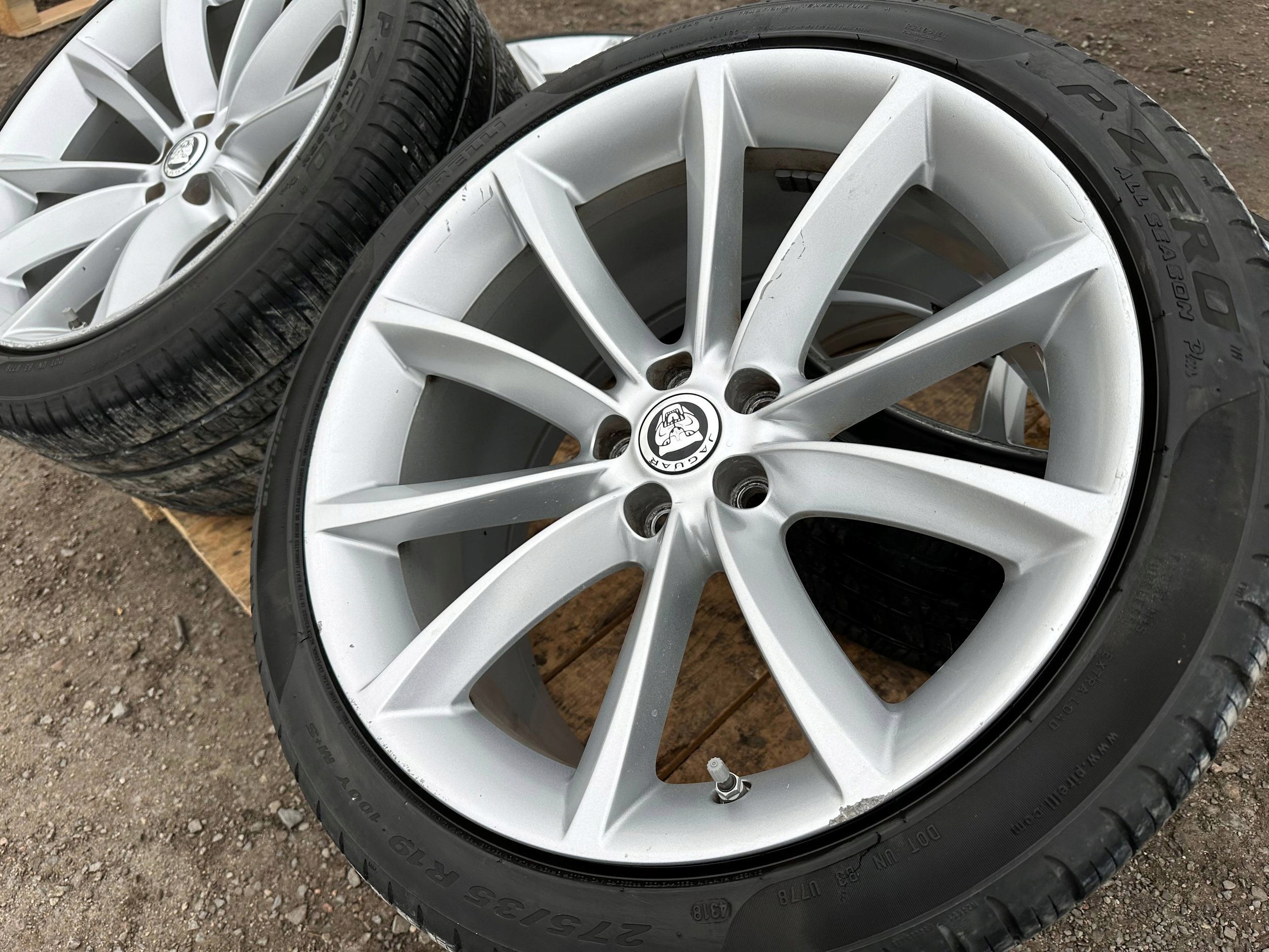 disc disc wheels tyres Jaguar F-Type