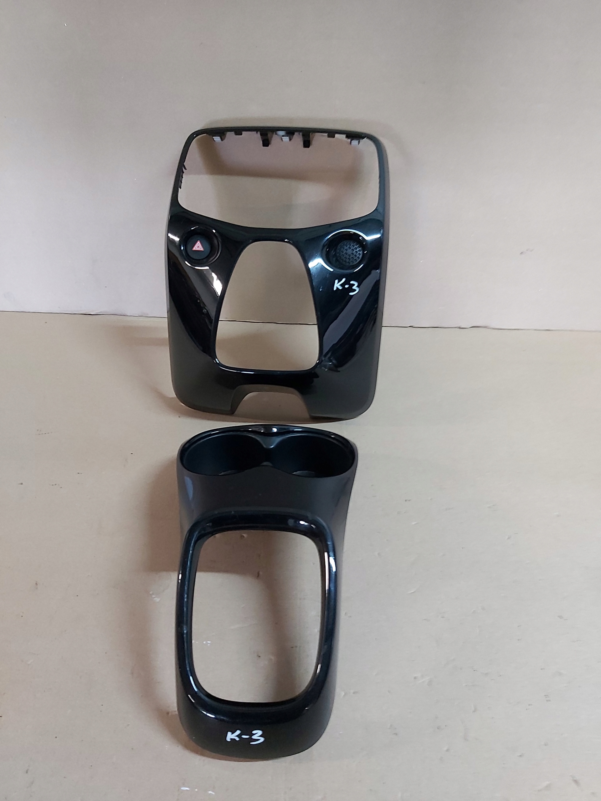 Toyota AYGO II рамка радио рычаг переключения передач