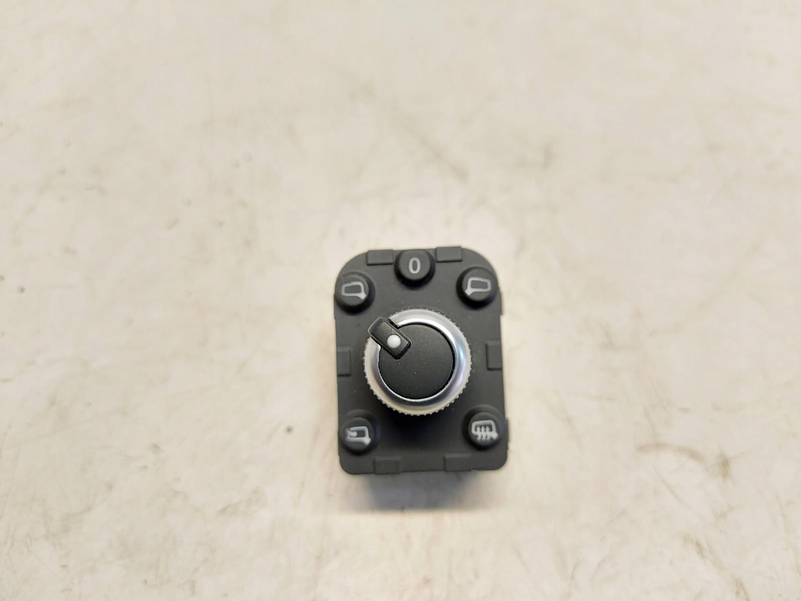 Audi RSQ3 Q3 83A 2022r mirror control switch 4M0959565T