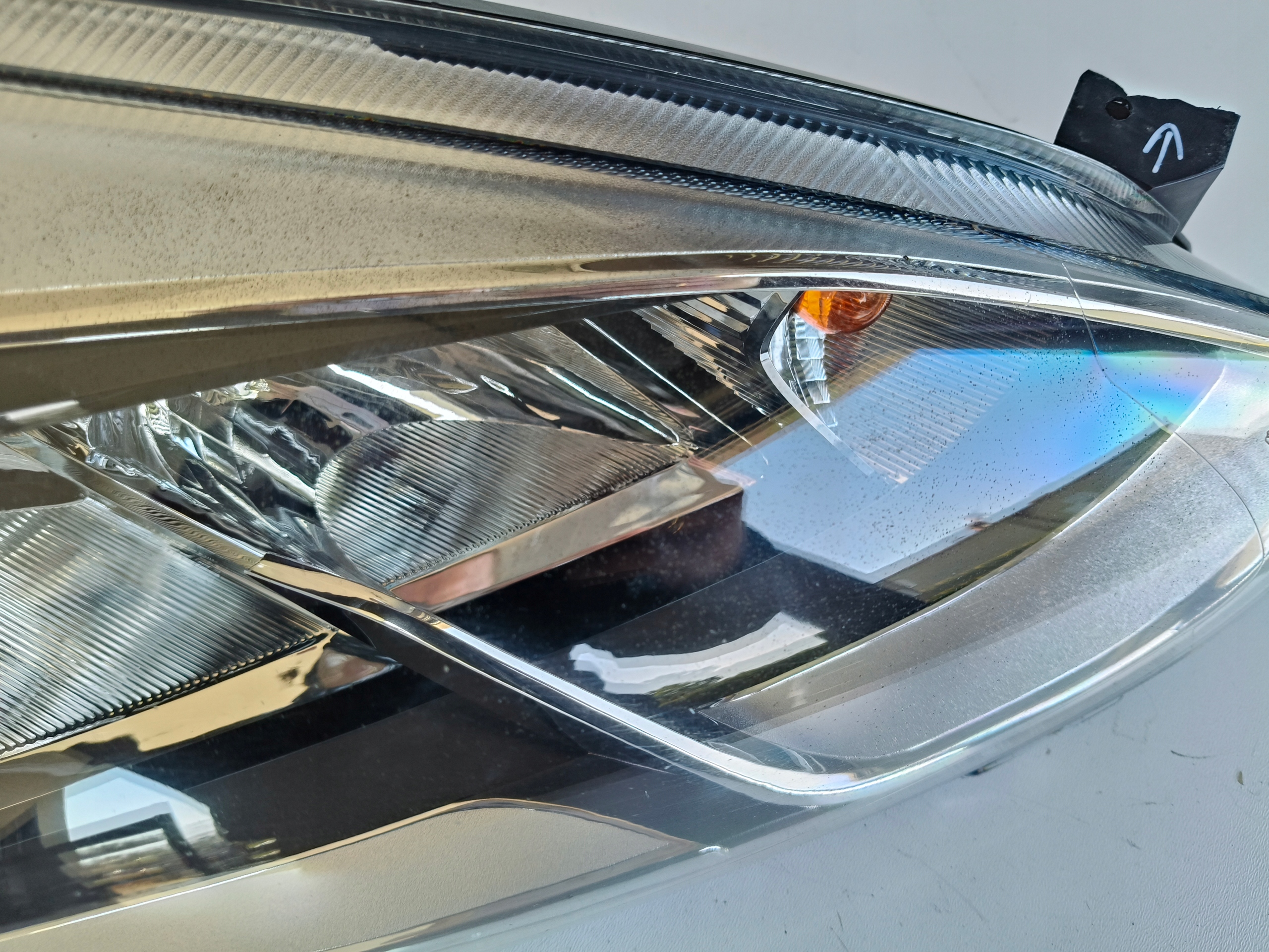 light right REFLEKTOR FORD FIESTA MK8 17