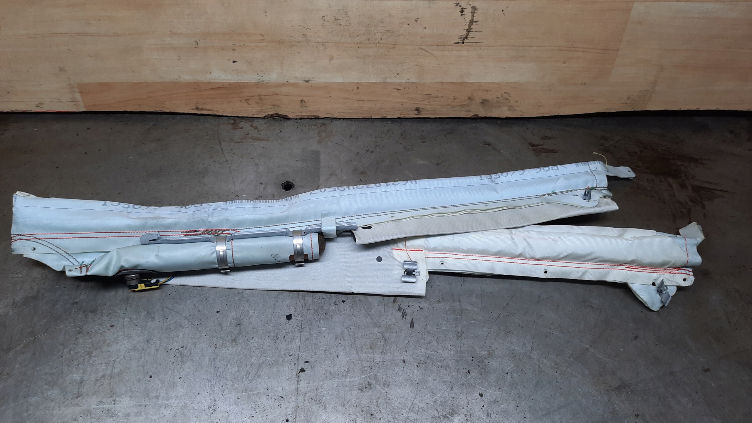 пиропатрон воздушная левый 1P0880741B seat Leon II