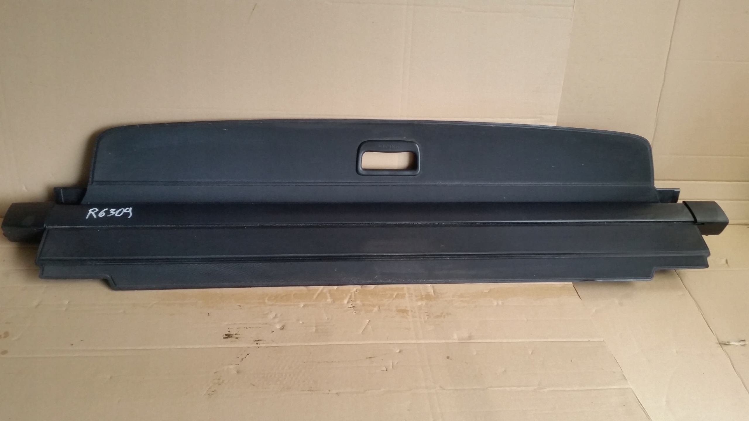 ROLETA BAGAŻNIKA SKODA SUPERB II