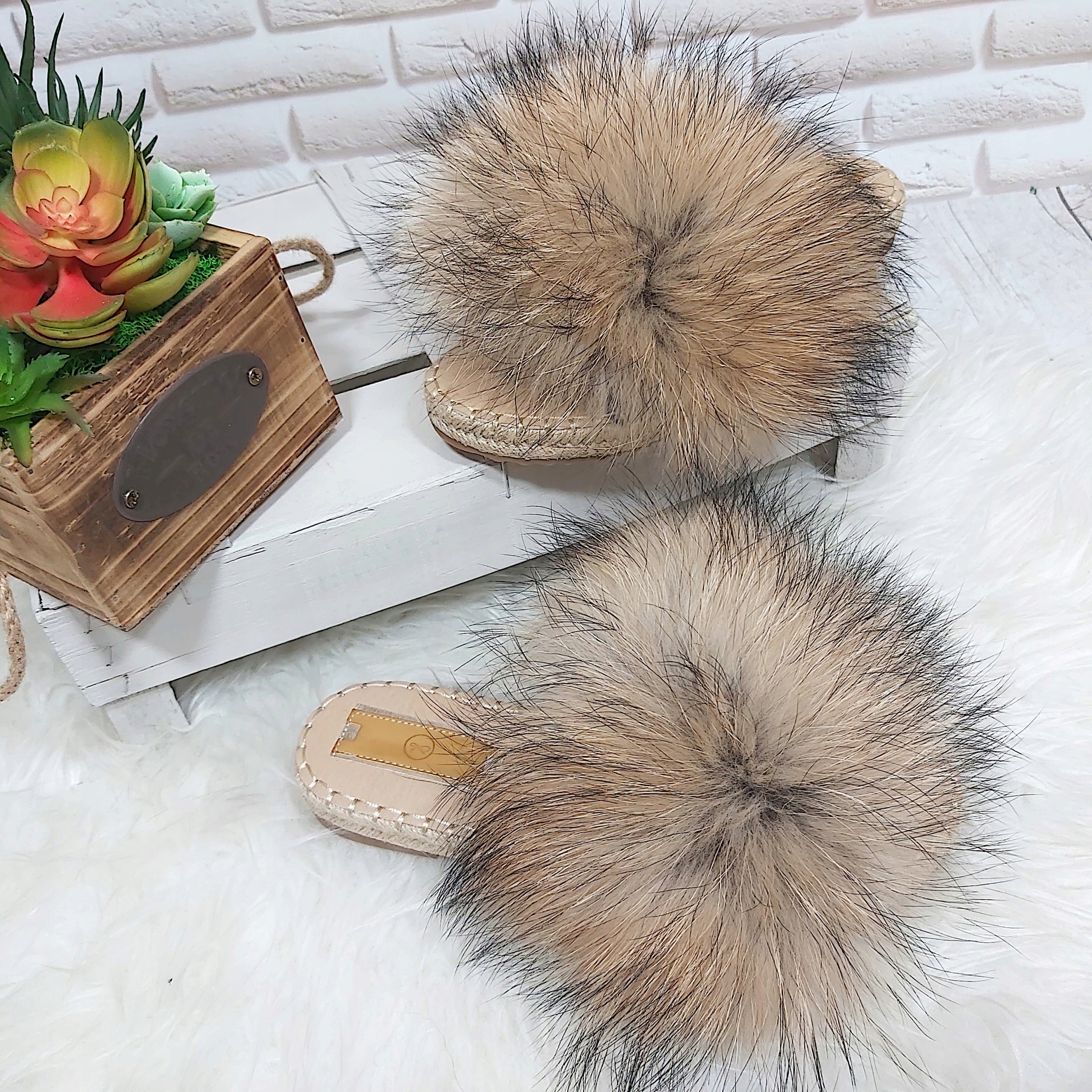 KLAPKI DAMSKIE Z FUTREM NATURALNYM rozmiar 36 Marka inna