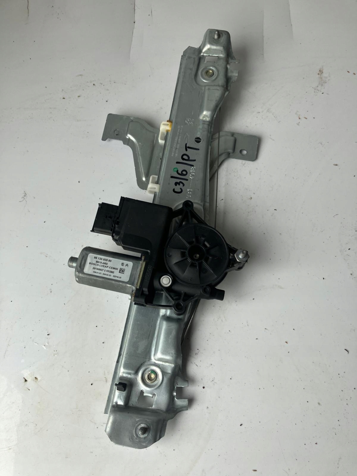 window regulator right rear part CITROEN C3 III 9813093580