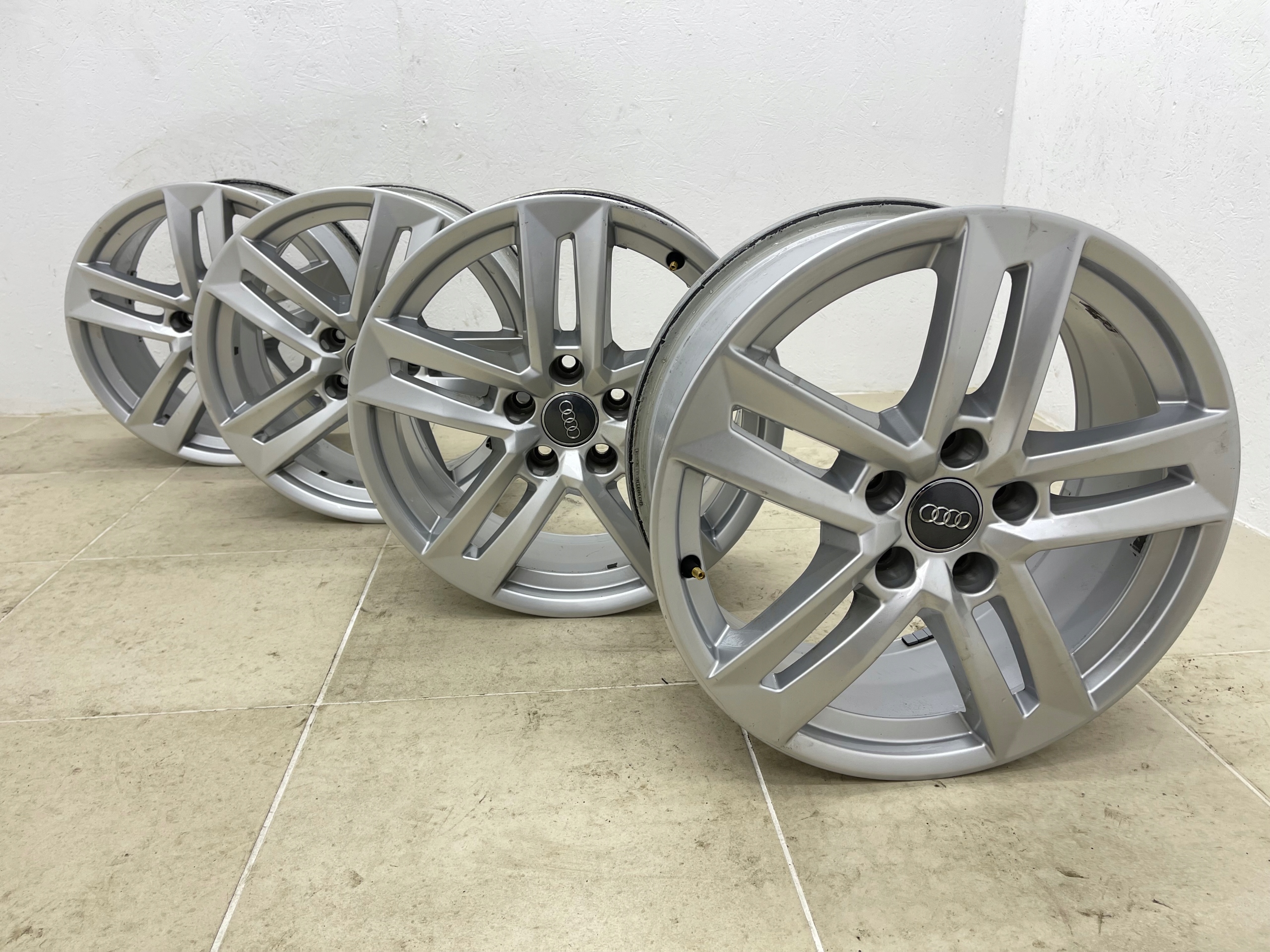 4×disc discs 17 CALI Audi OE AUDI A4 B9,Q5,A6 7.0" x 17" 5x112 ET 42