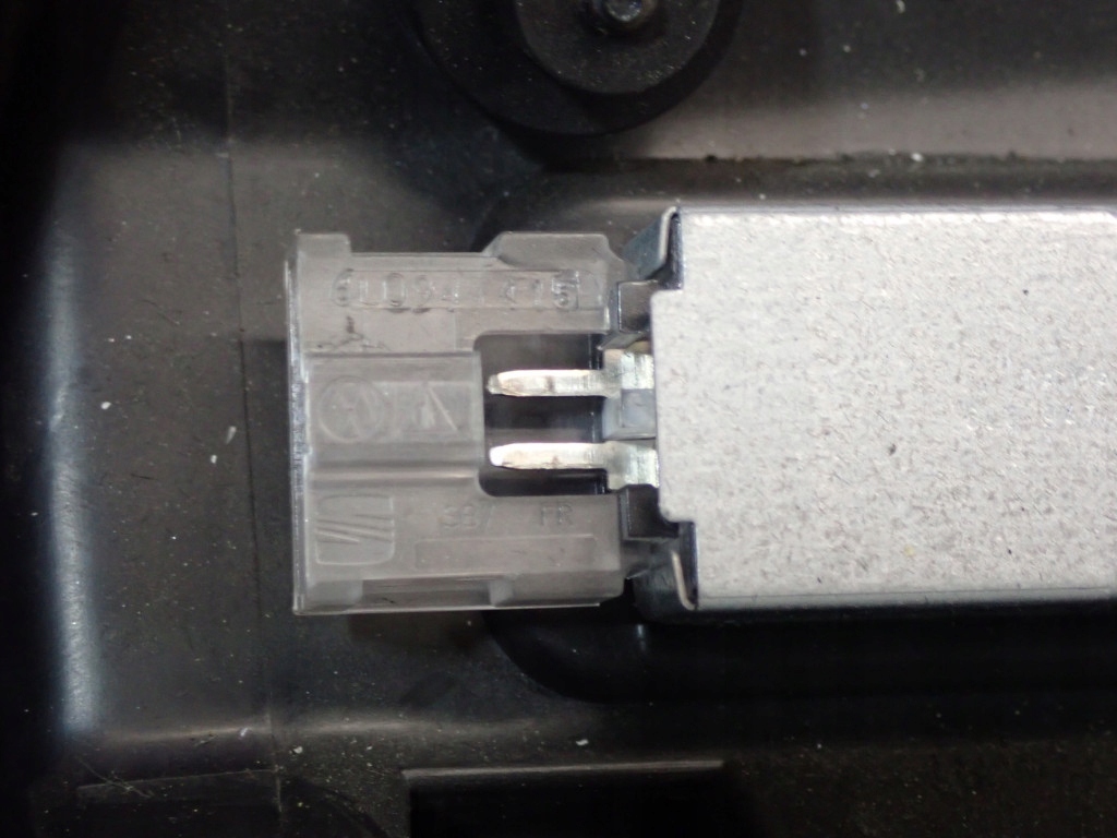 vw Golf V 03-09 бардачок пассажира 1K1857290