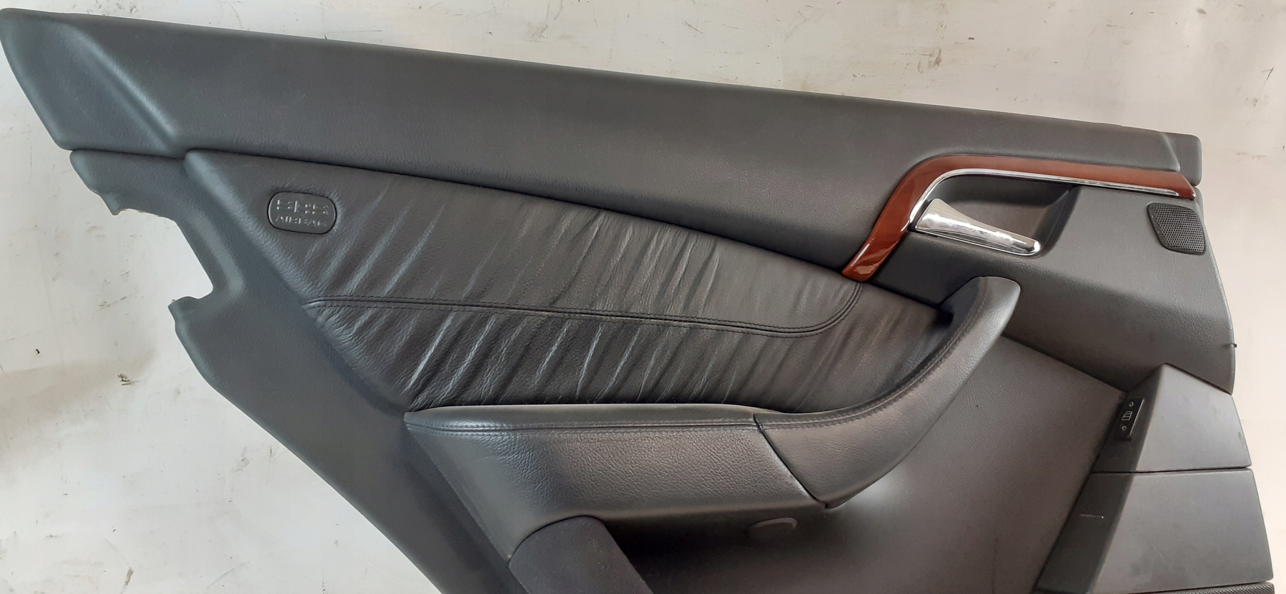 Mercedes W220 side TAPICERK door left rear part