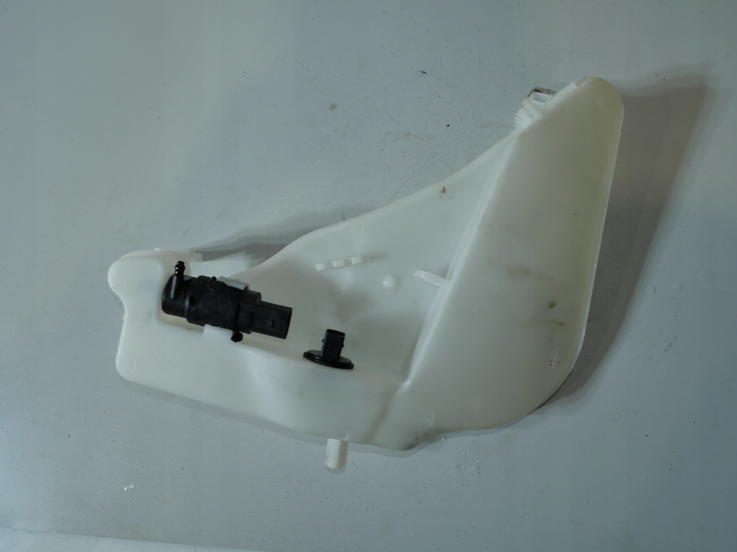 washer fluid tank AUDI A6 C7 4G8955451E