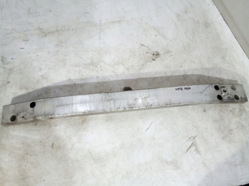 Nissan Note and sider below bumper front