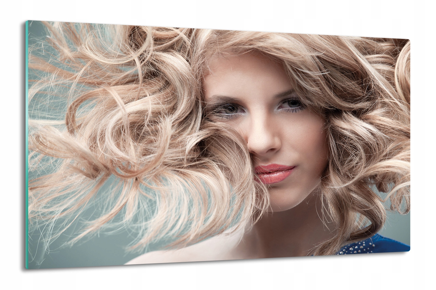 Kuchyňská krytka 80x52 skleněná Žena s blond vlasy