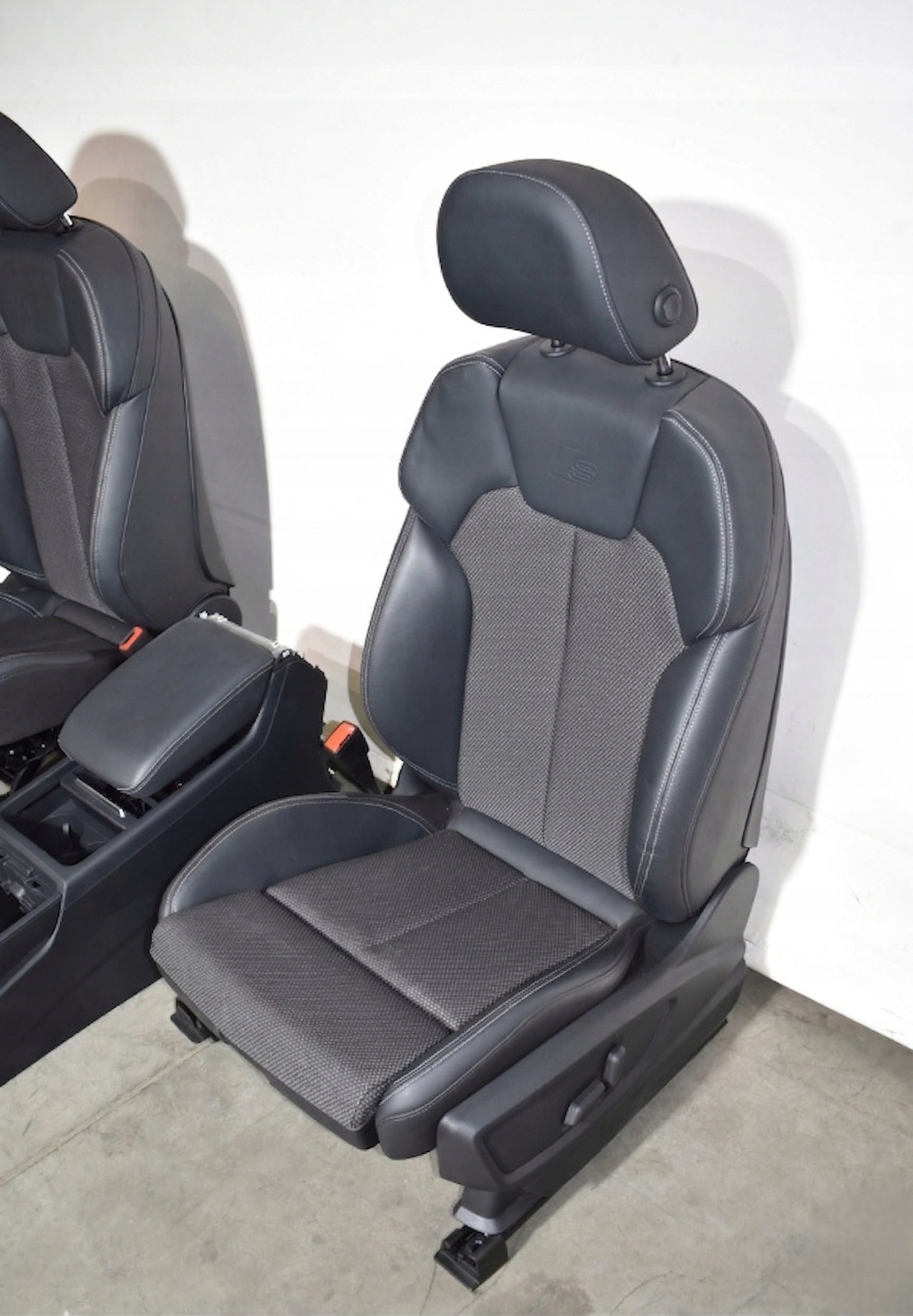 IDEALNE KPL. Seiten Sitz Sitze S-LINE GRZANE AUDI Q5 80A 24R. 1