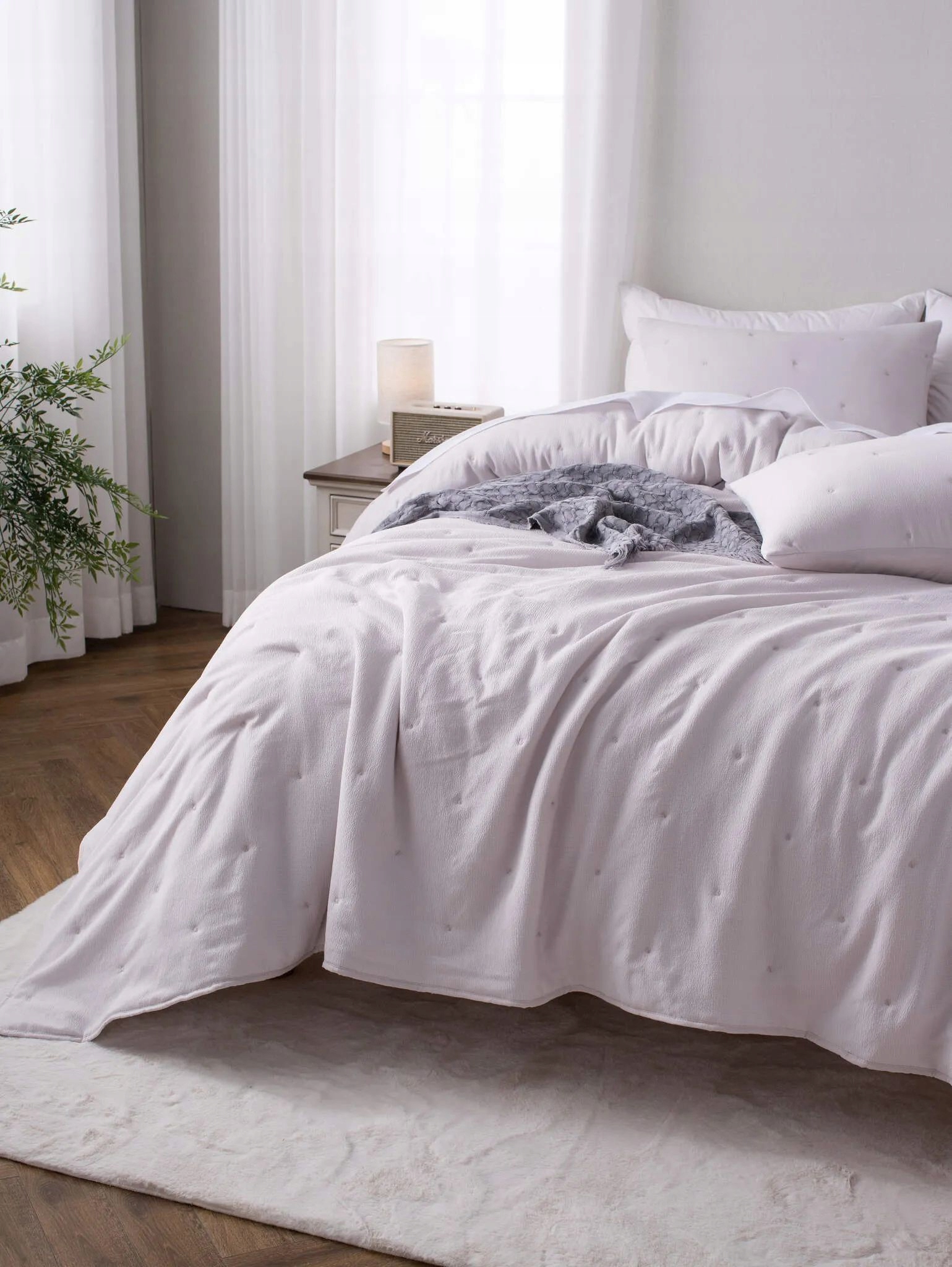 Dekorativní texturovaný přehoz Dotta 140x200 kašmírový s výšivkou puntíků