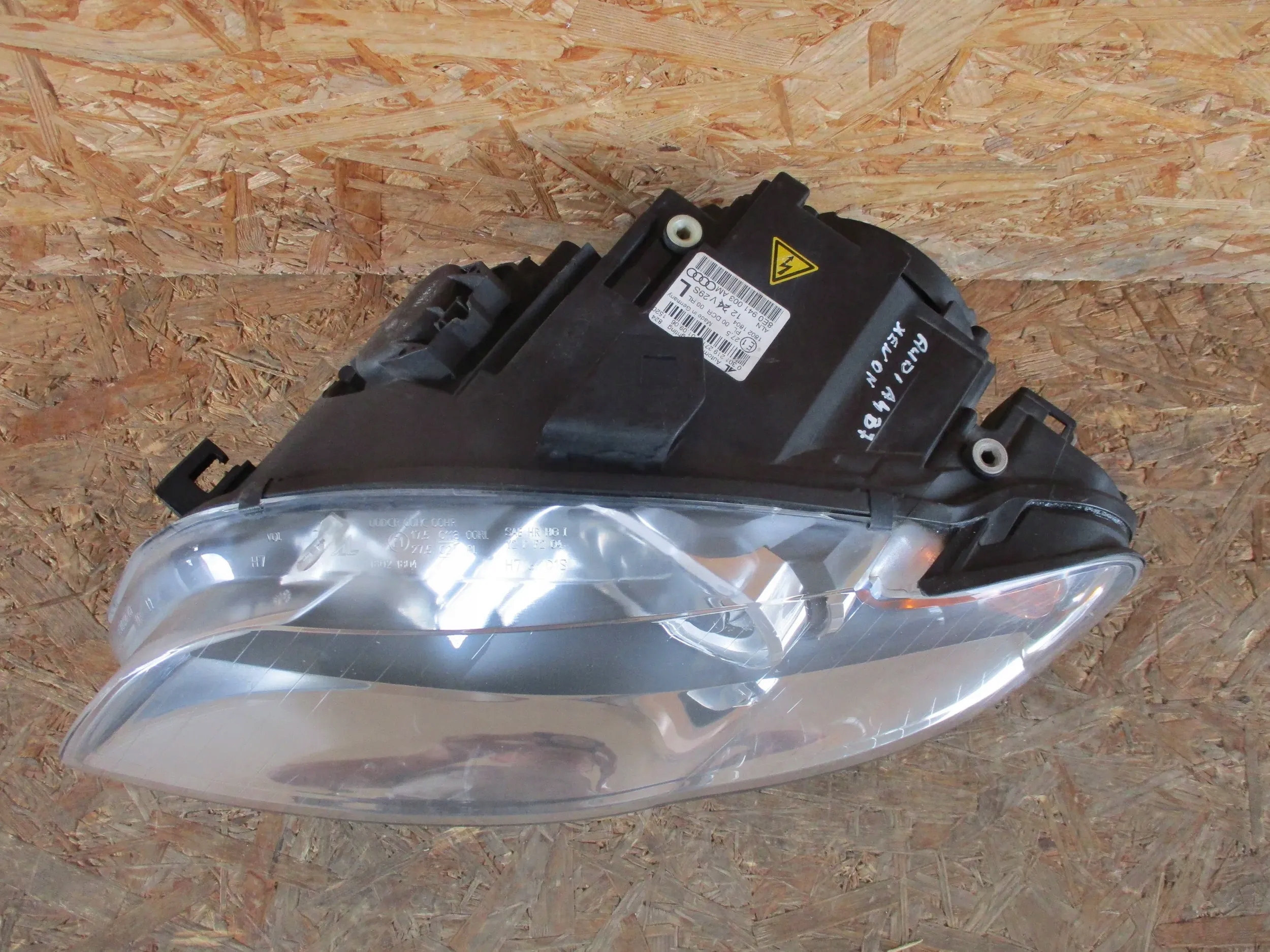 light front front left AUDI A4 B7 XENON