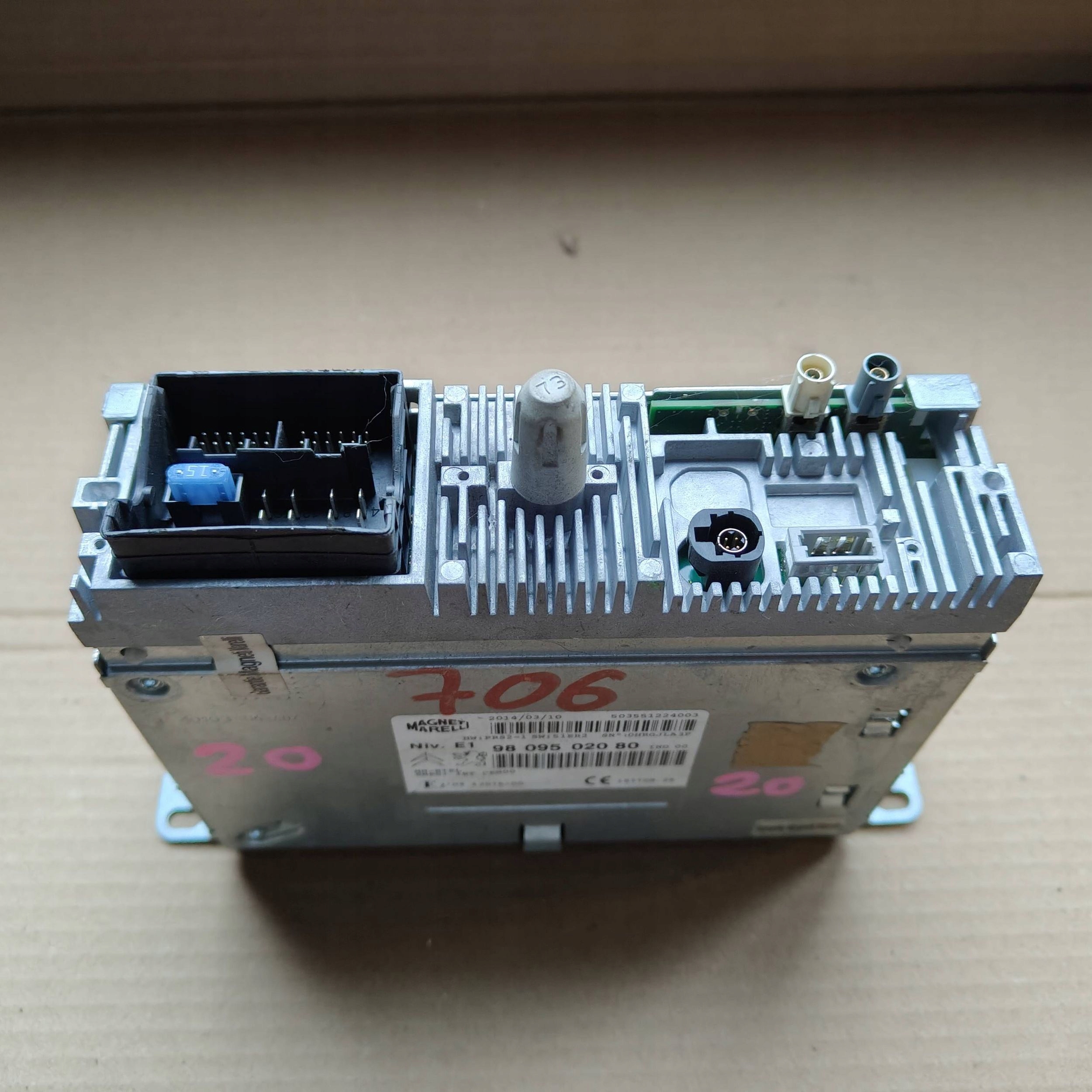 Stacja multimedialna Peugeot 208 9809502080