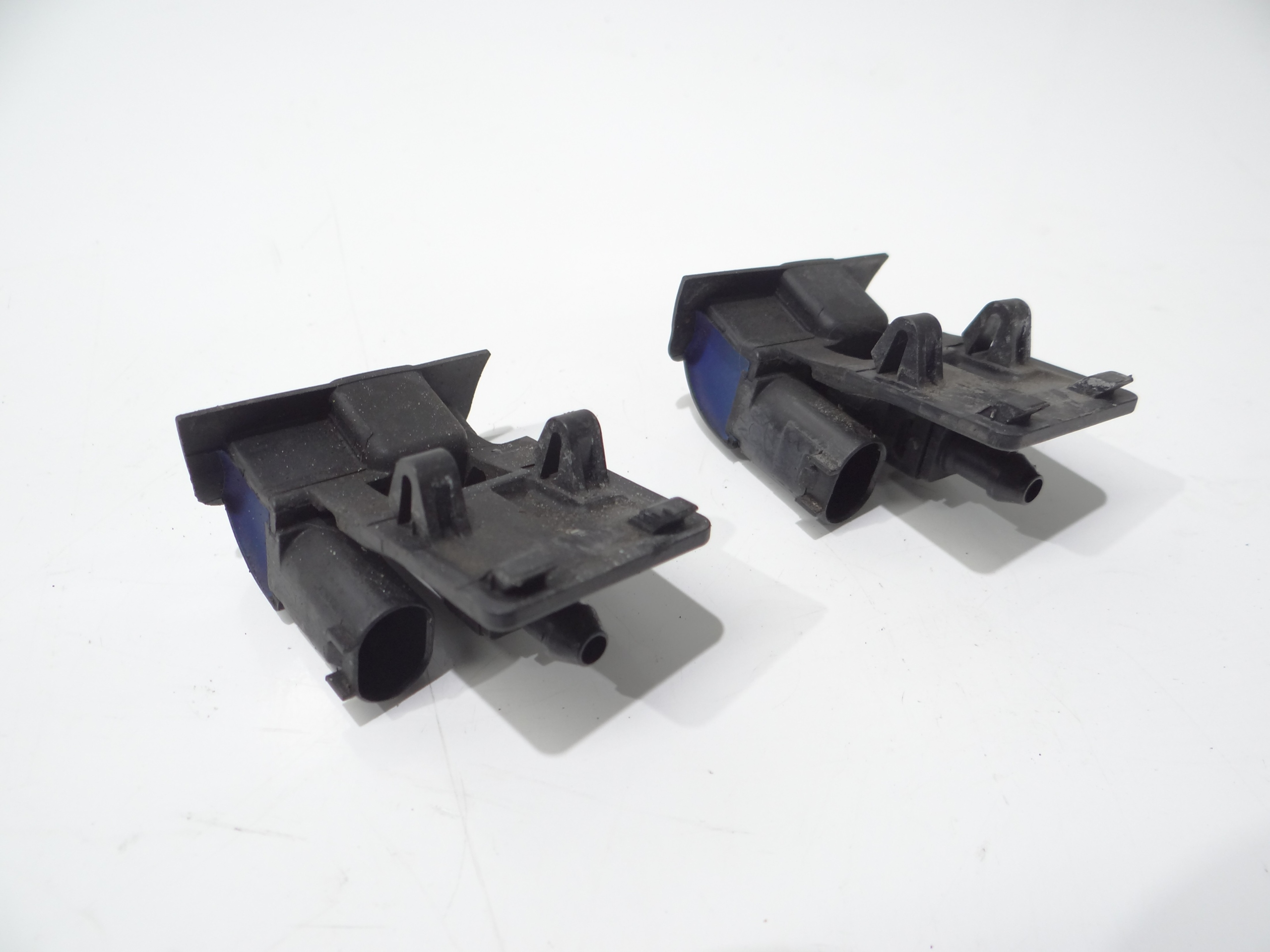 DYSZA SPRYSKIWACZ MASKI BMW X1 E84 Jakość części (zgodnie z GVO) Q - oryginał z logo producenta części (OEM, OES)