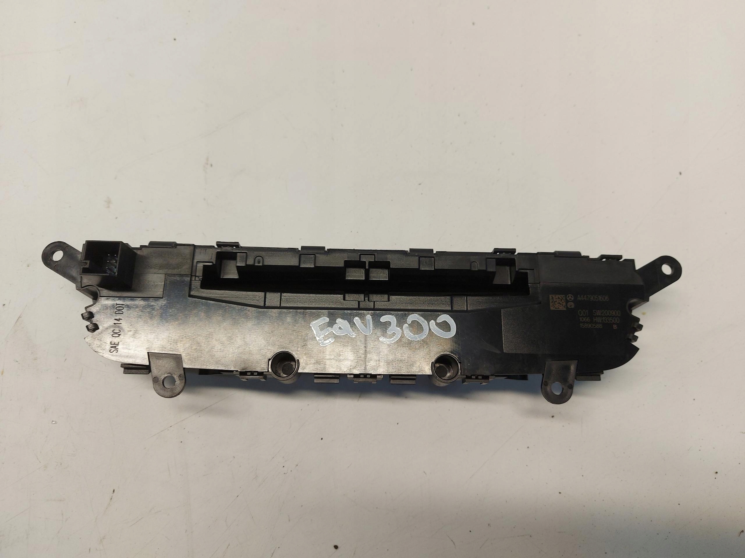 Mercedes EQV w447 V-klasa panel control unit radia navigation devices a4479051606