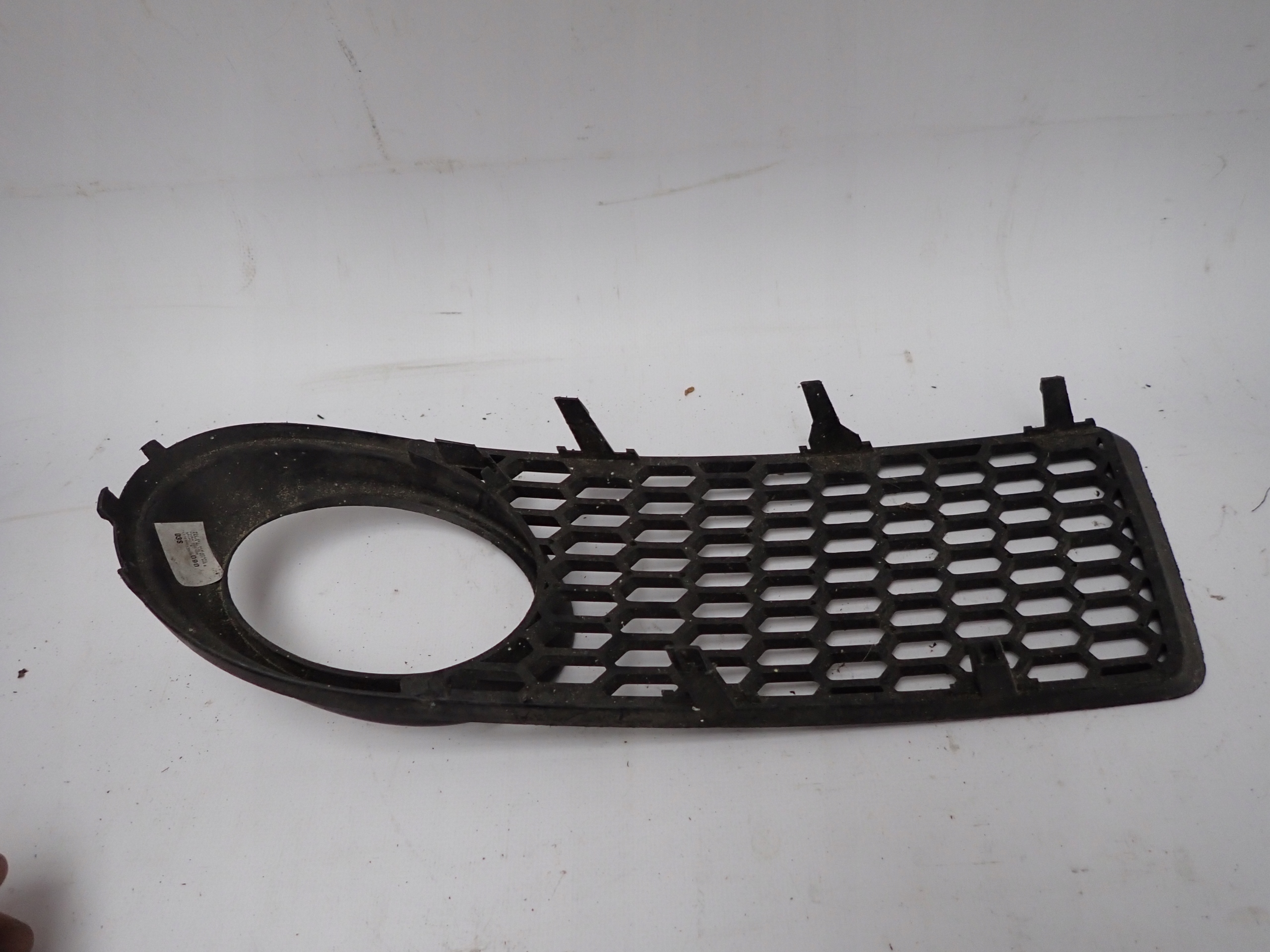 VW NEW BEETLE LIFT 05- grid of a bumper right front front