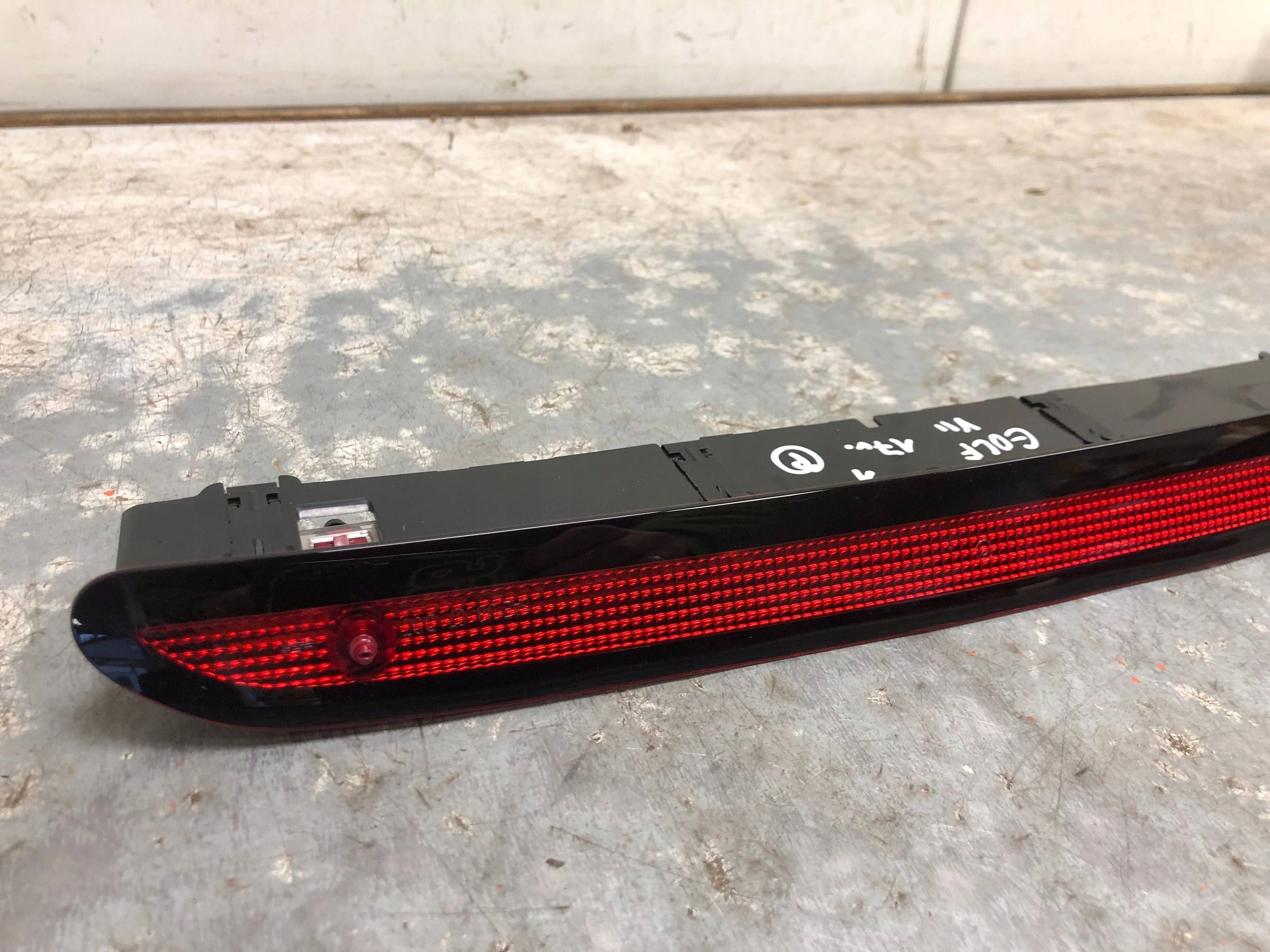 TRZECIE light STOP VW GOLF VII 5G0945087B