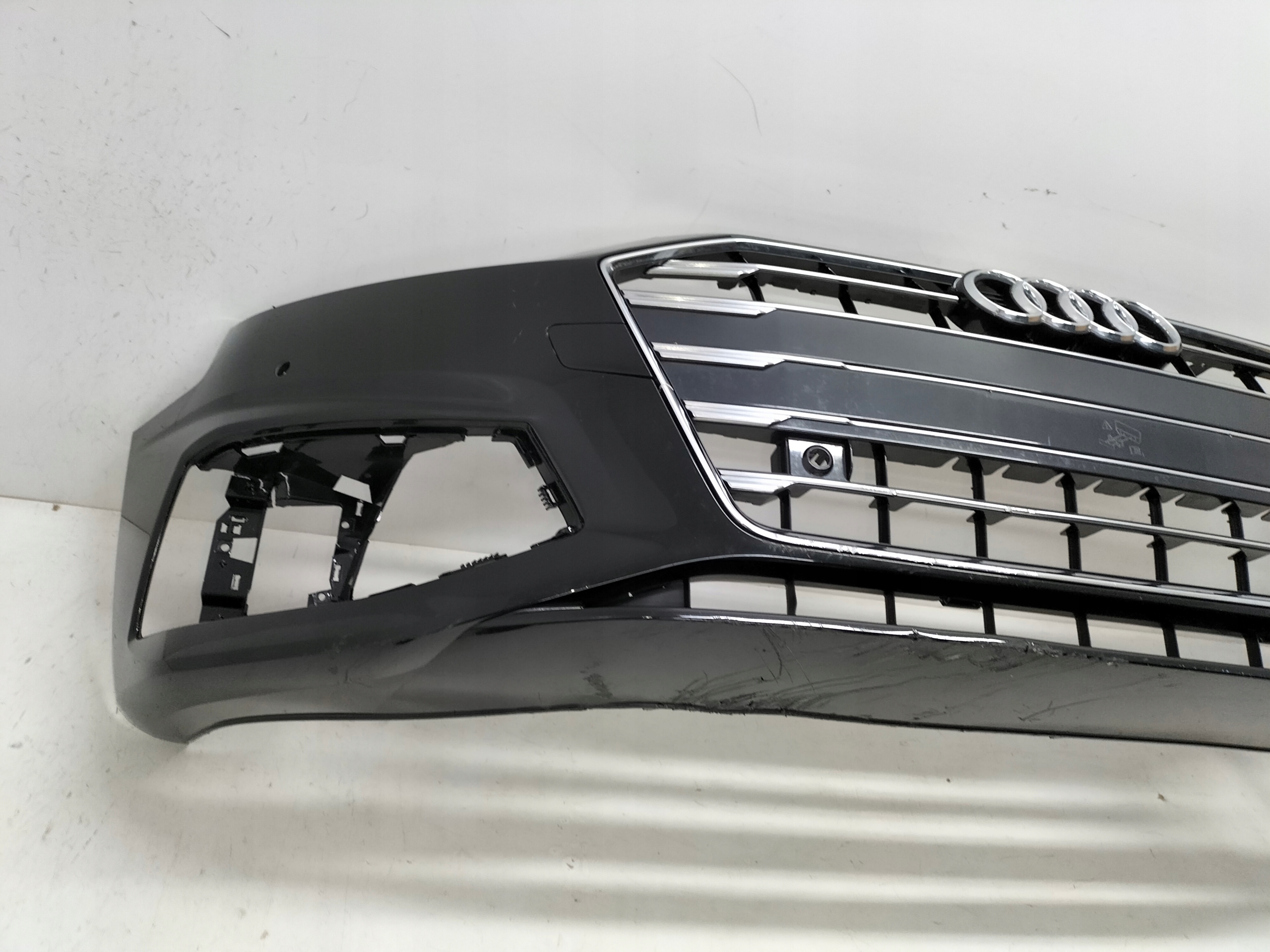 nárazník přední předek AUDI A4 B9 LIFT 19
