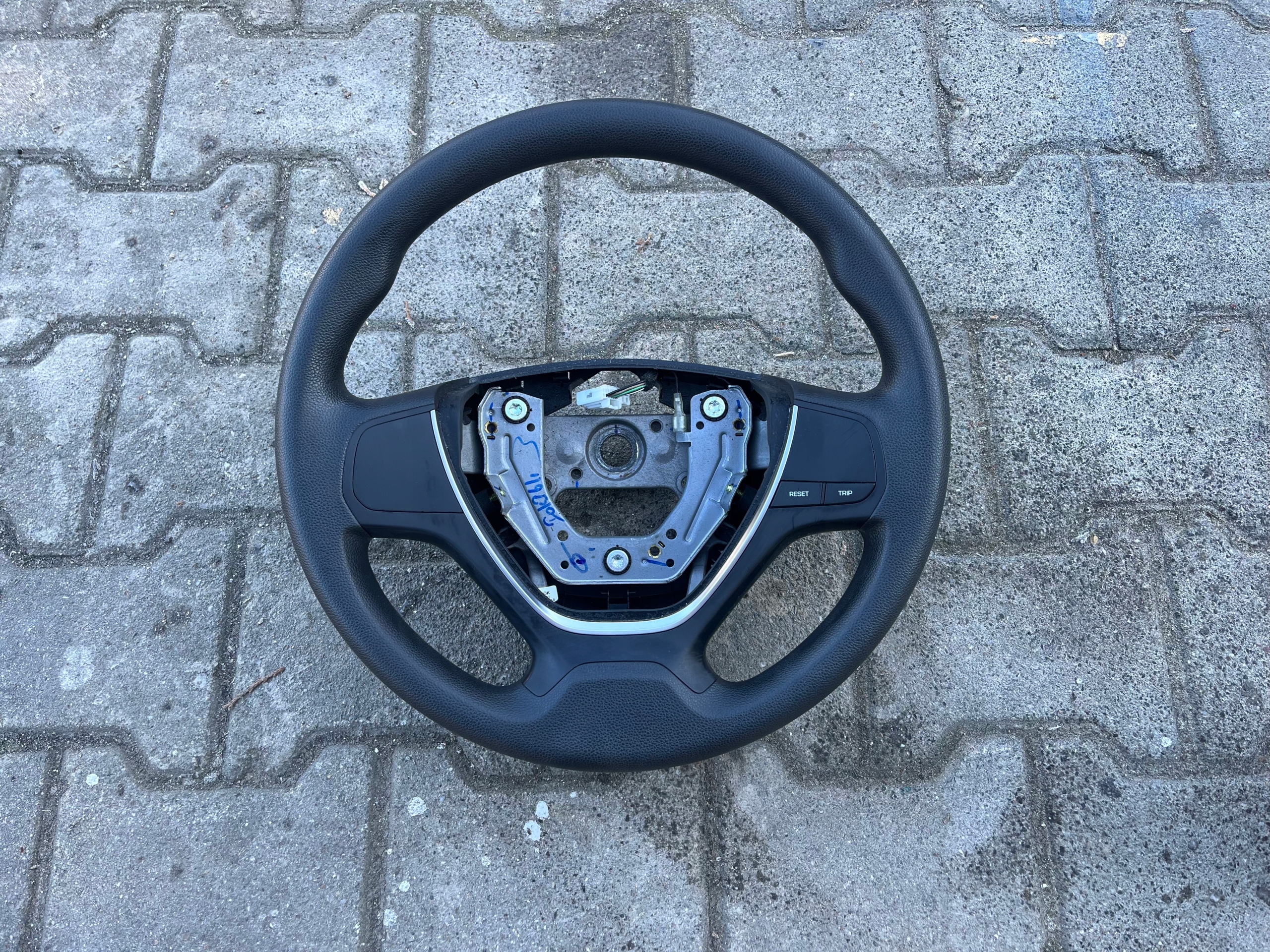 Hyundai I20 II steering wheel, nice