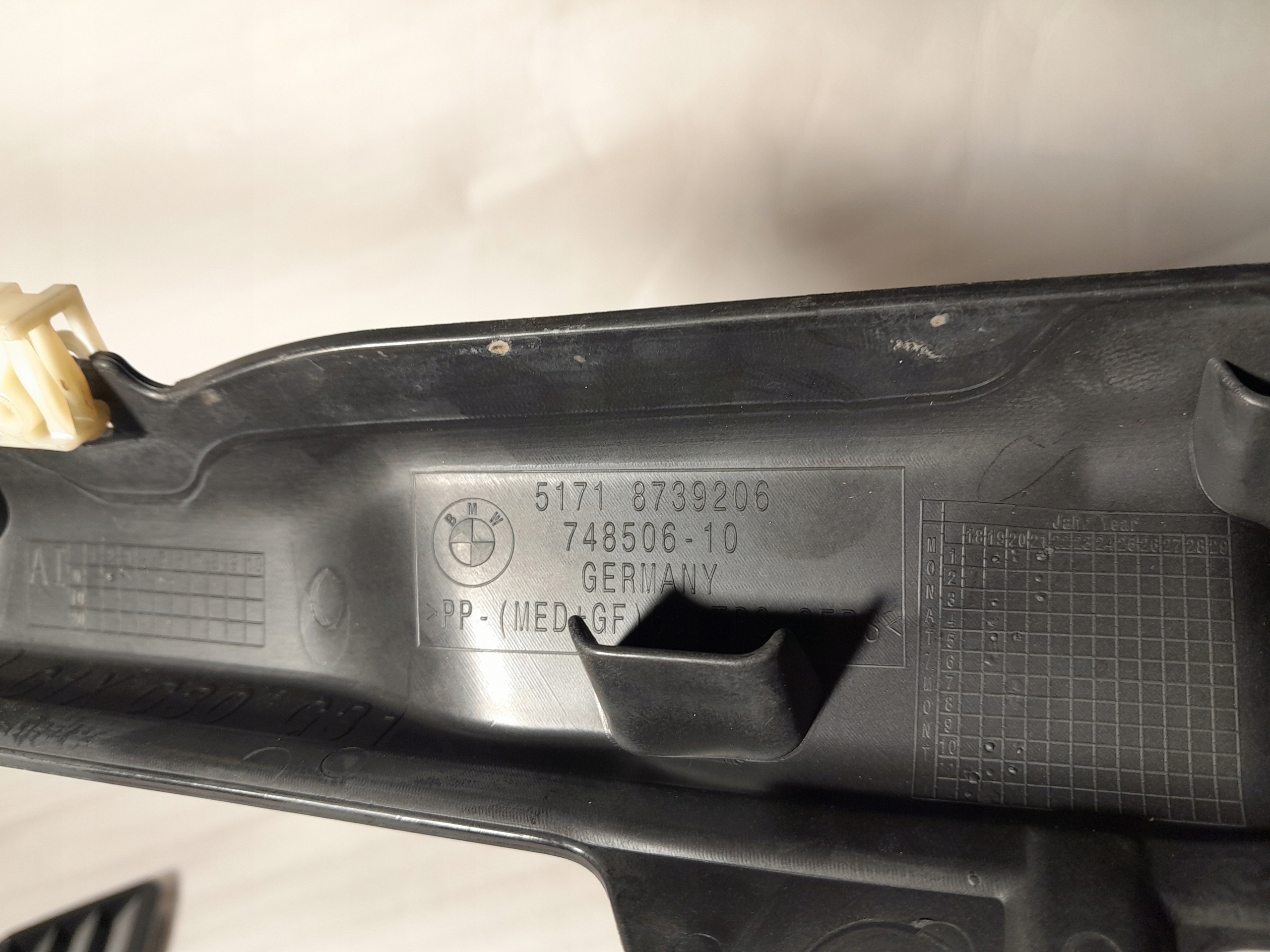 BMW 7 G11 LCI cover spoiler partition wall 8739206
