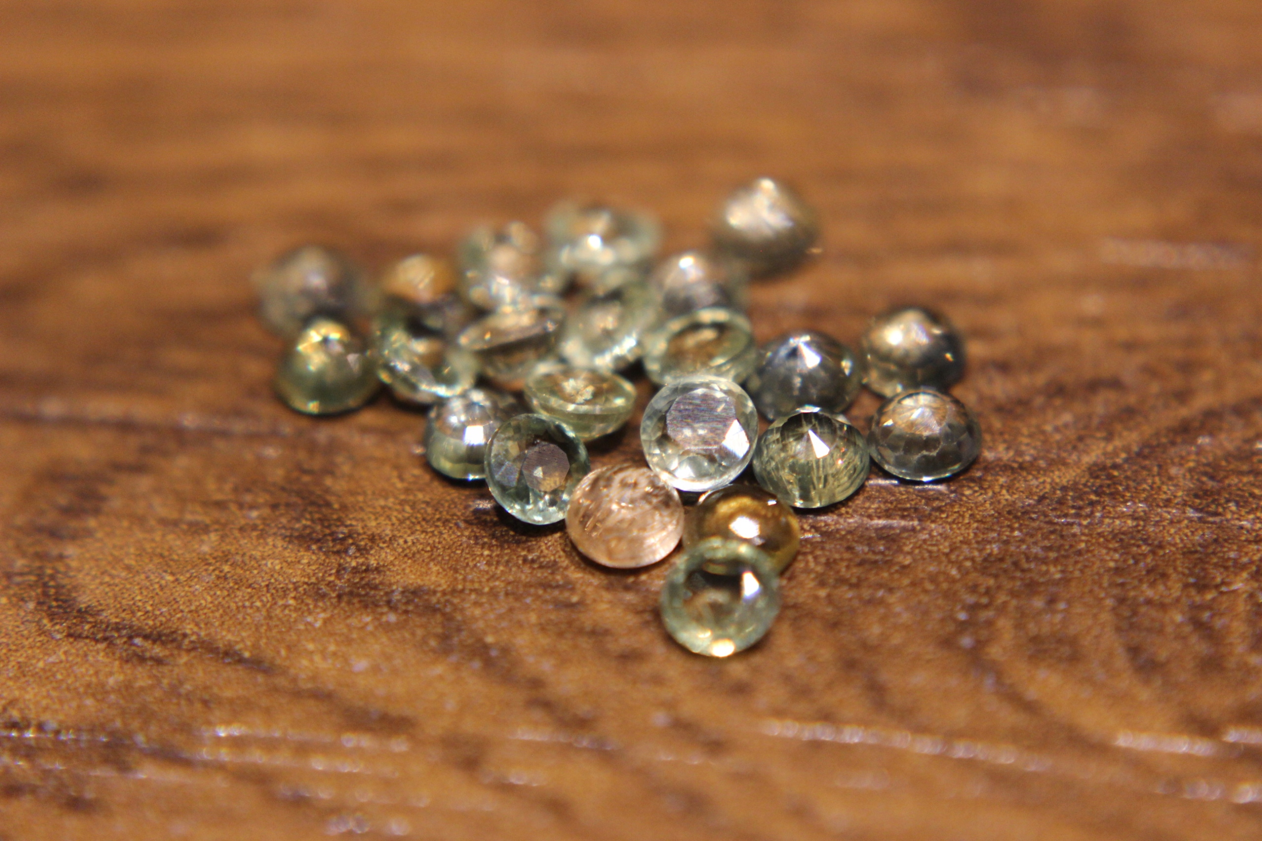 Safírové přírodní kameny 3.95ct 22ks