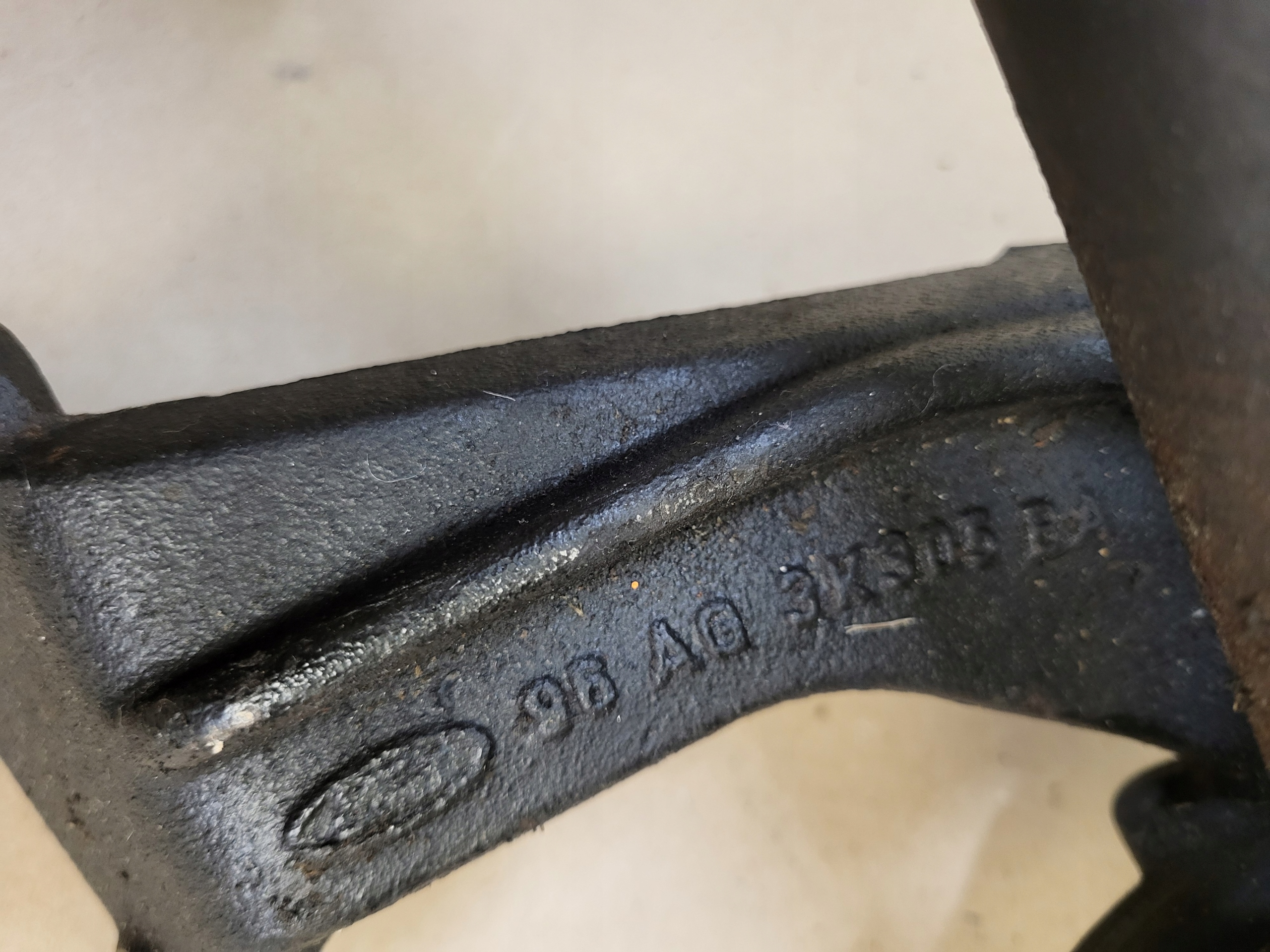 holder engine mount semi-axis FORD MONDEO MK2 1.8 TD OE