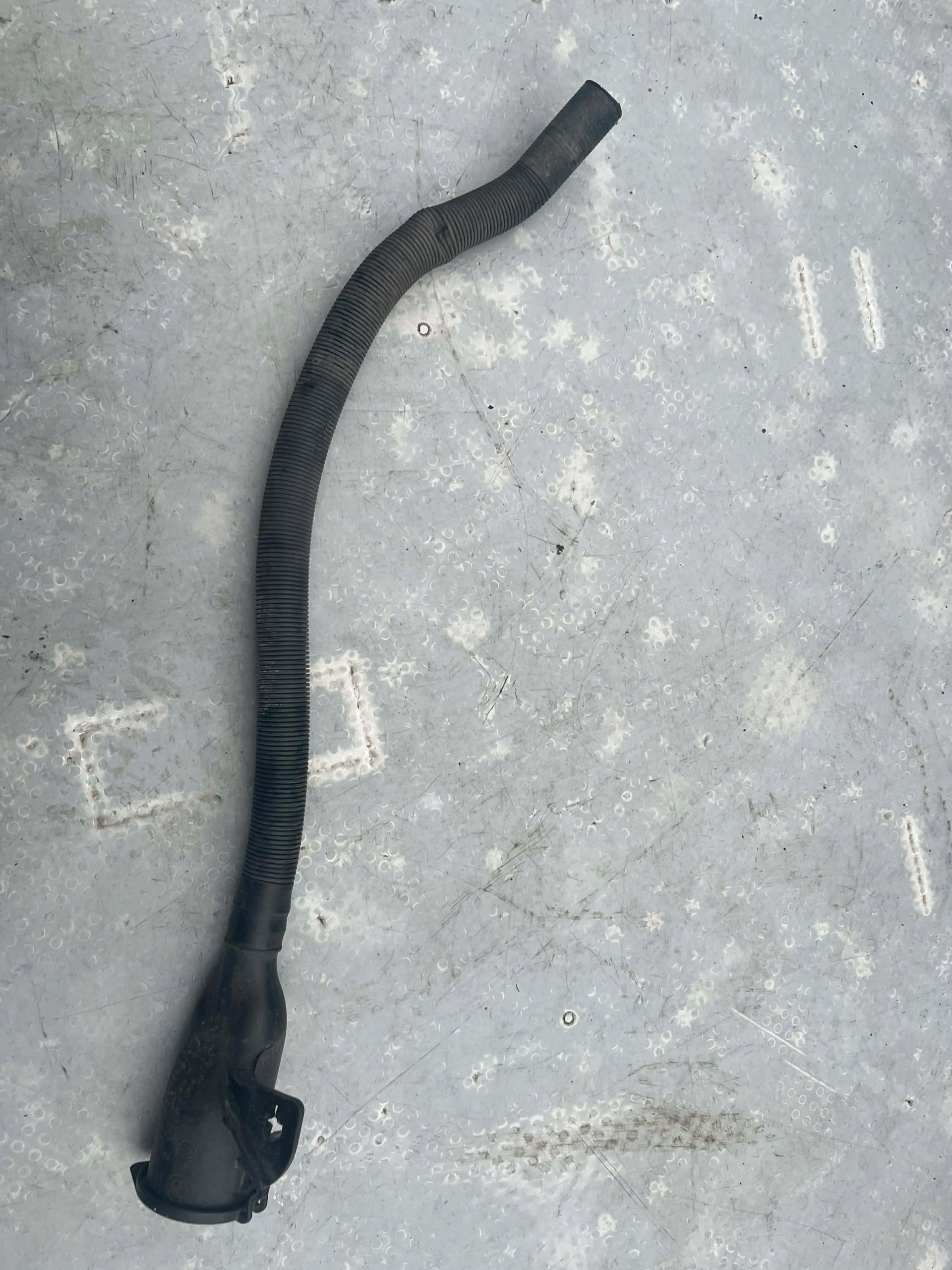 Rurka wlewu płynu do spryskiwaczy BMW 5 E39 7038436