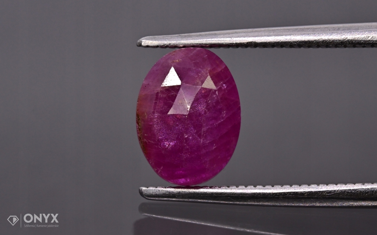 Rubín fazetovaná rozeta ovál 8x6 mm