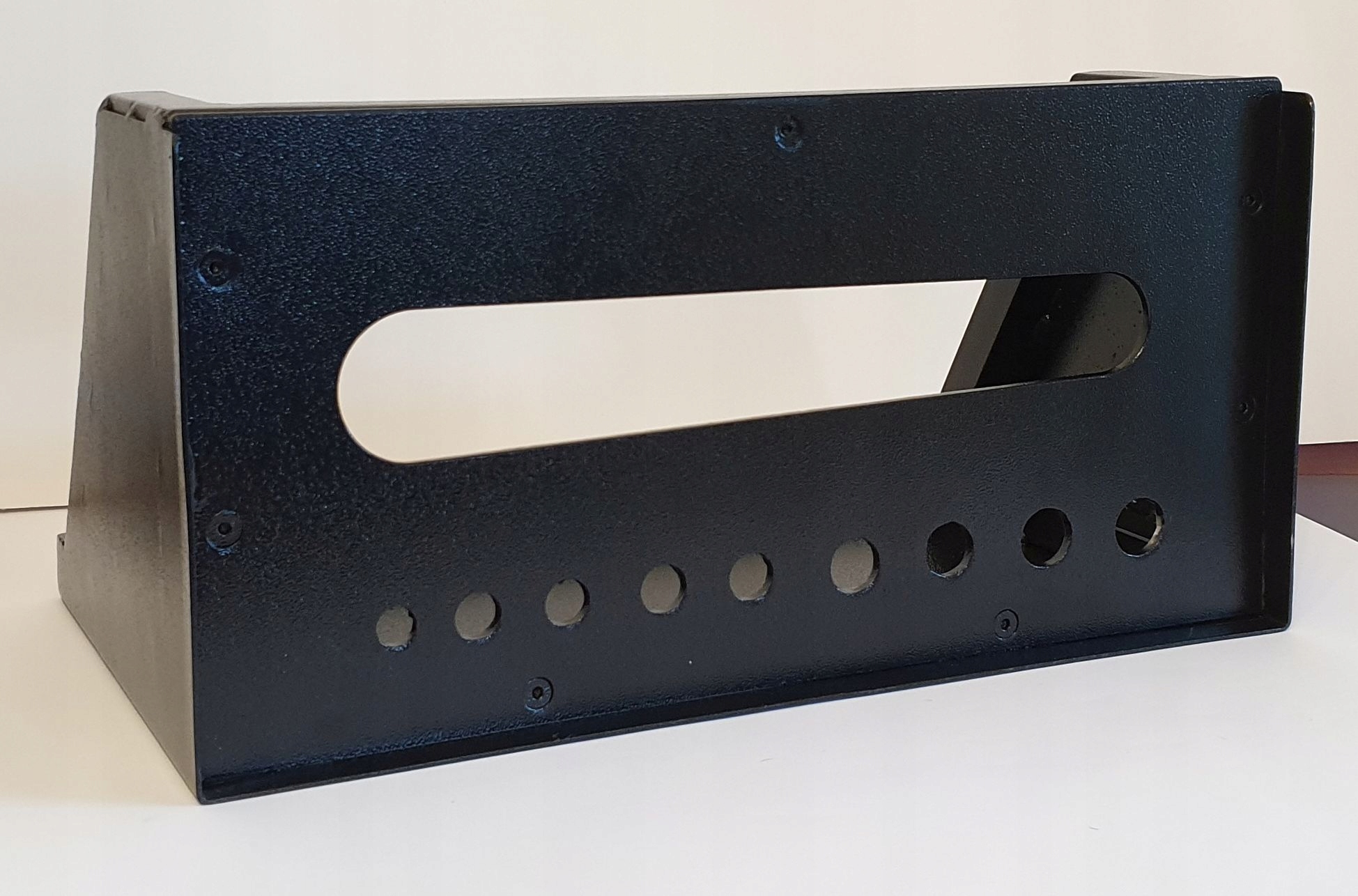 Věšák na závory a kladiva