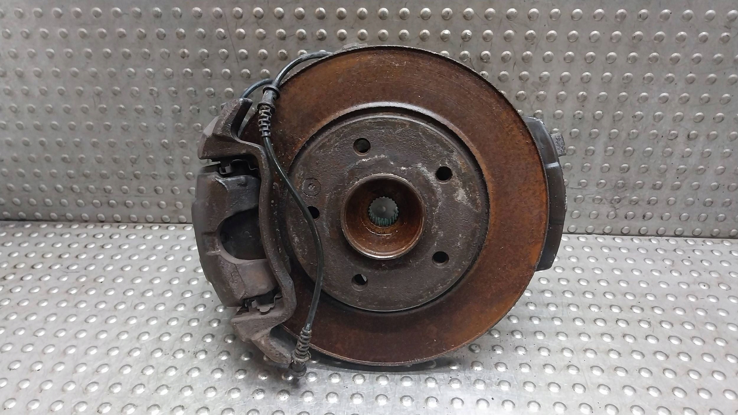 otoč čepu třmen pravý předek 6813 MERCEDES A W168