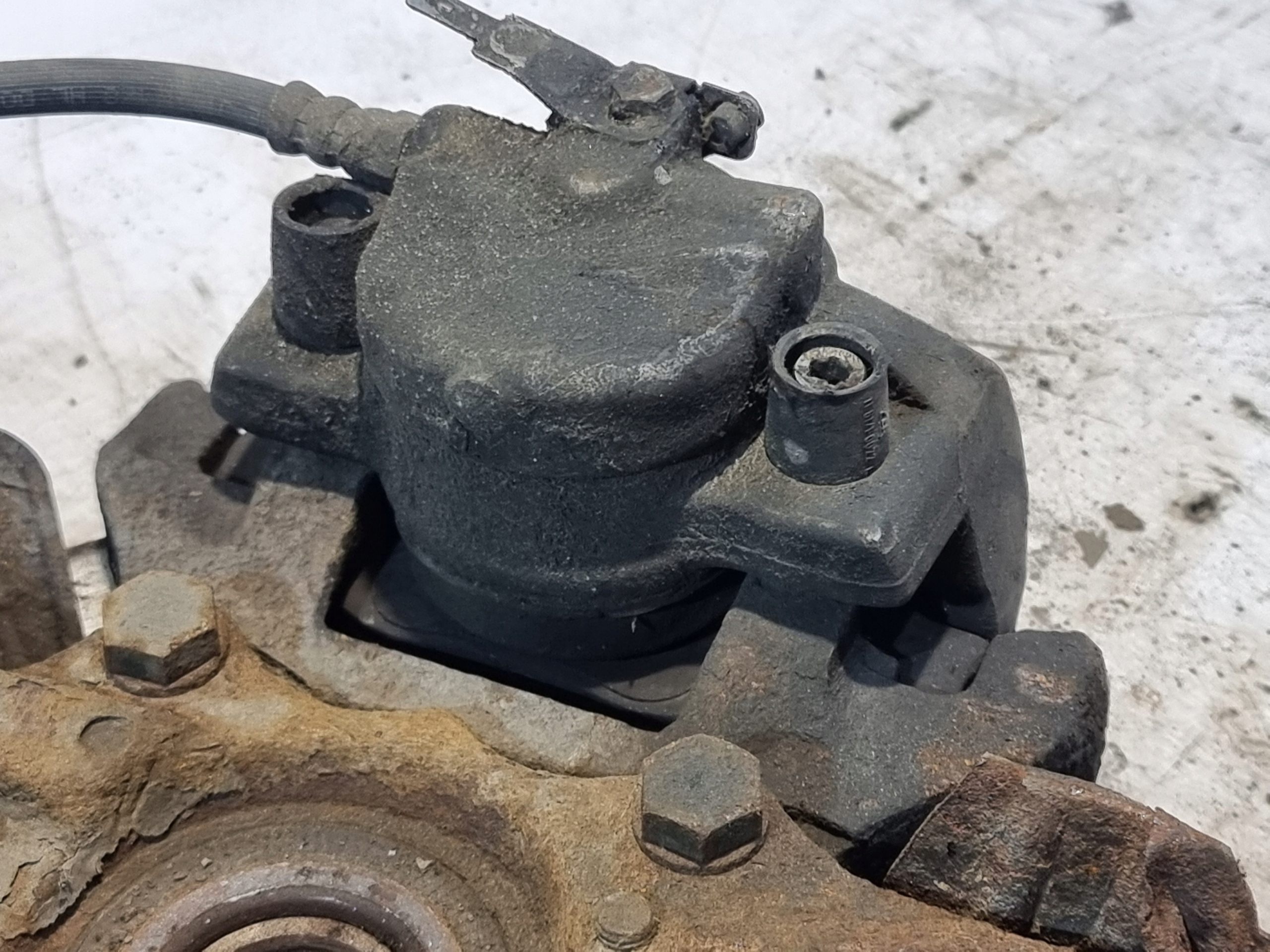 swing caliper left front ALFA ROMEO 156 1.9 JTD 77kW 99r