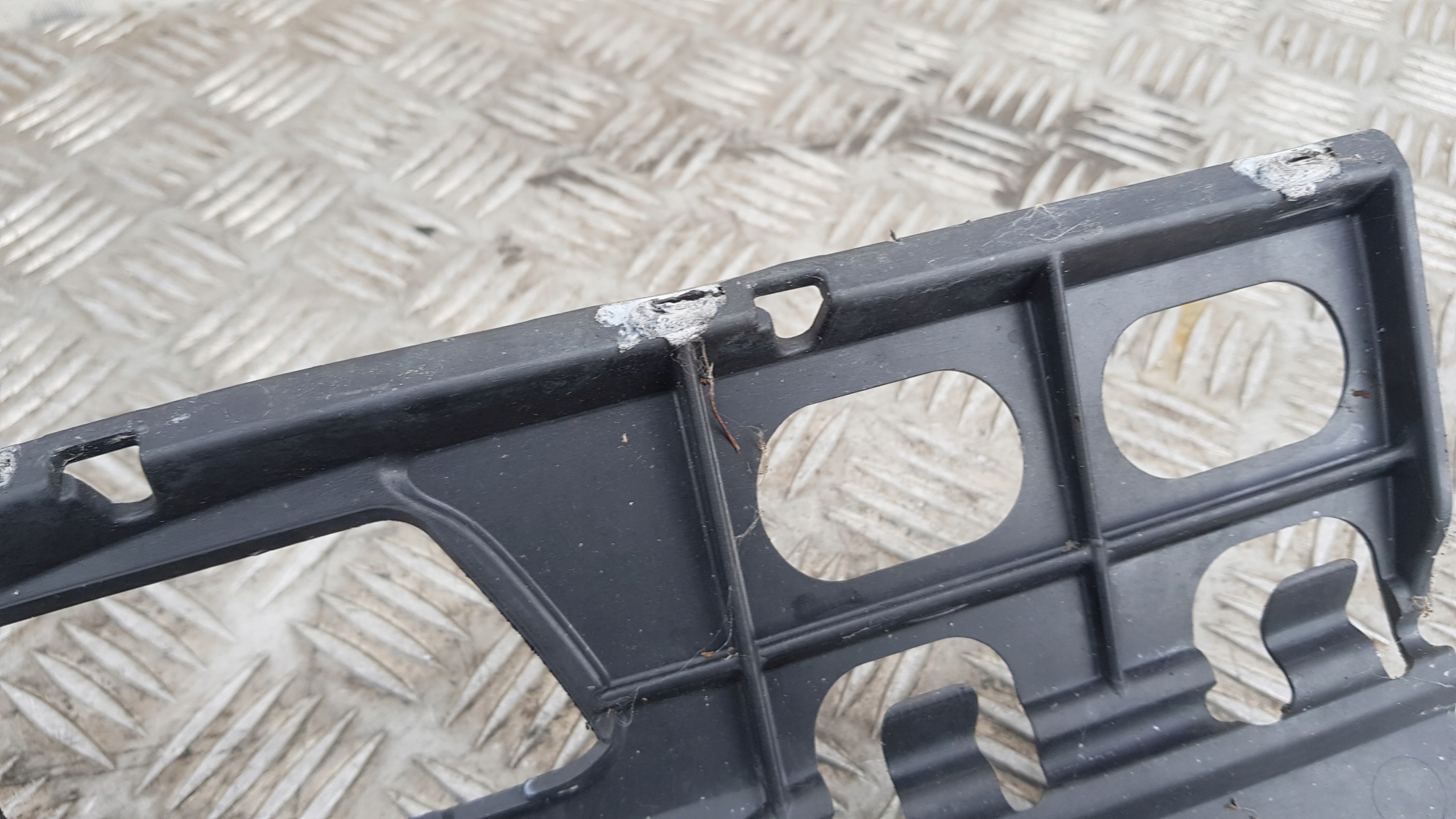 BMW E60 bumper bracket left front