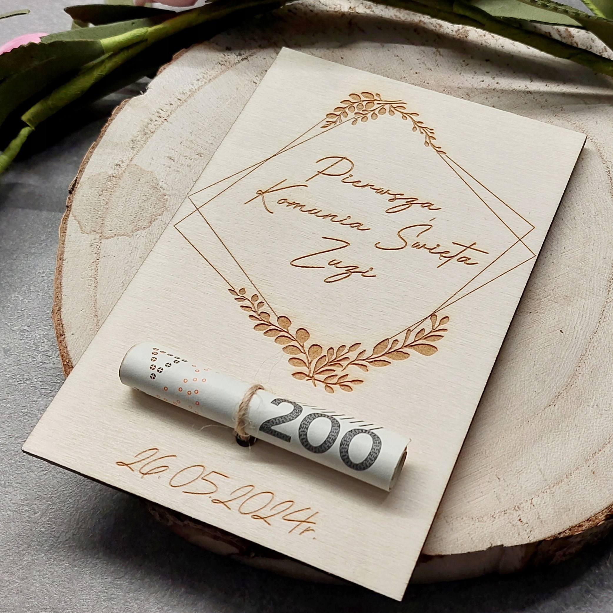 PAMIĄTKA PIERWSZEJ KOMUNII ŚWIĘTEJ PREZENT NA 1 KOMUNIĘ DREWNIANA KARTKA Liczba sztuk 1 szt.